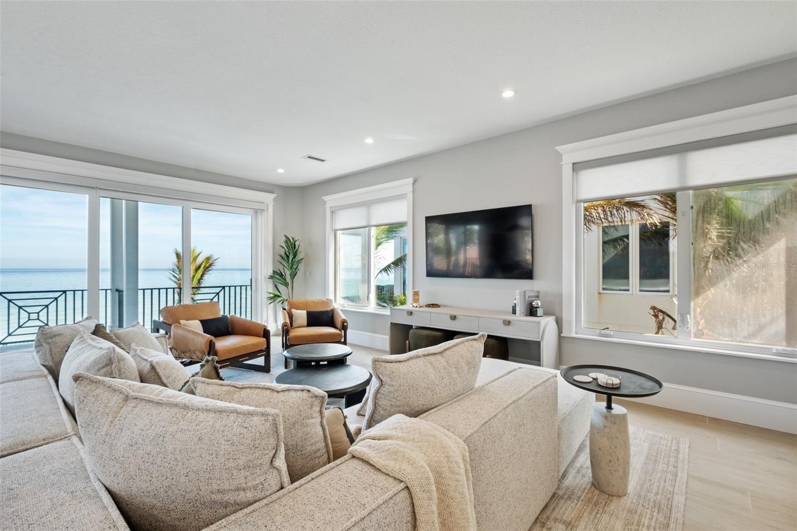 881 N SHORE DRIVE