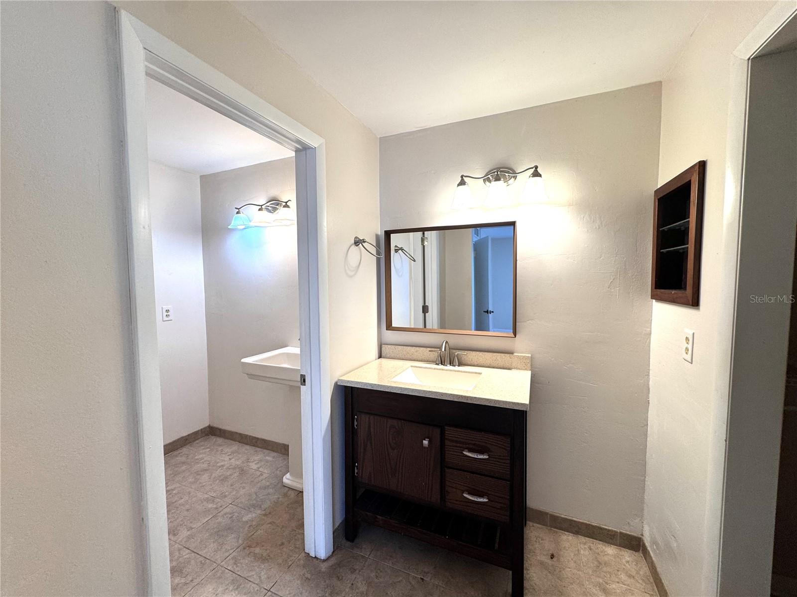 ROYAL ARMS CONDO - Residential Lease