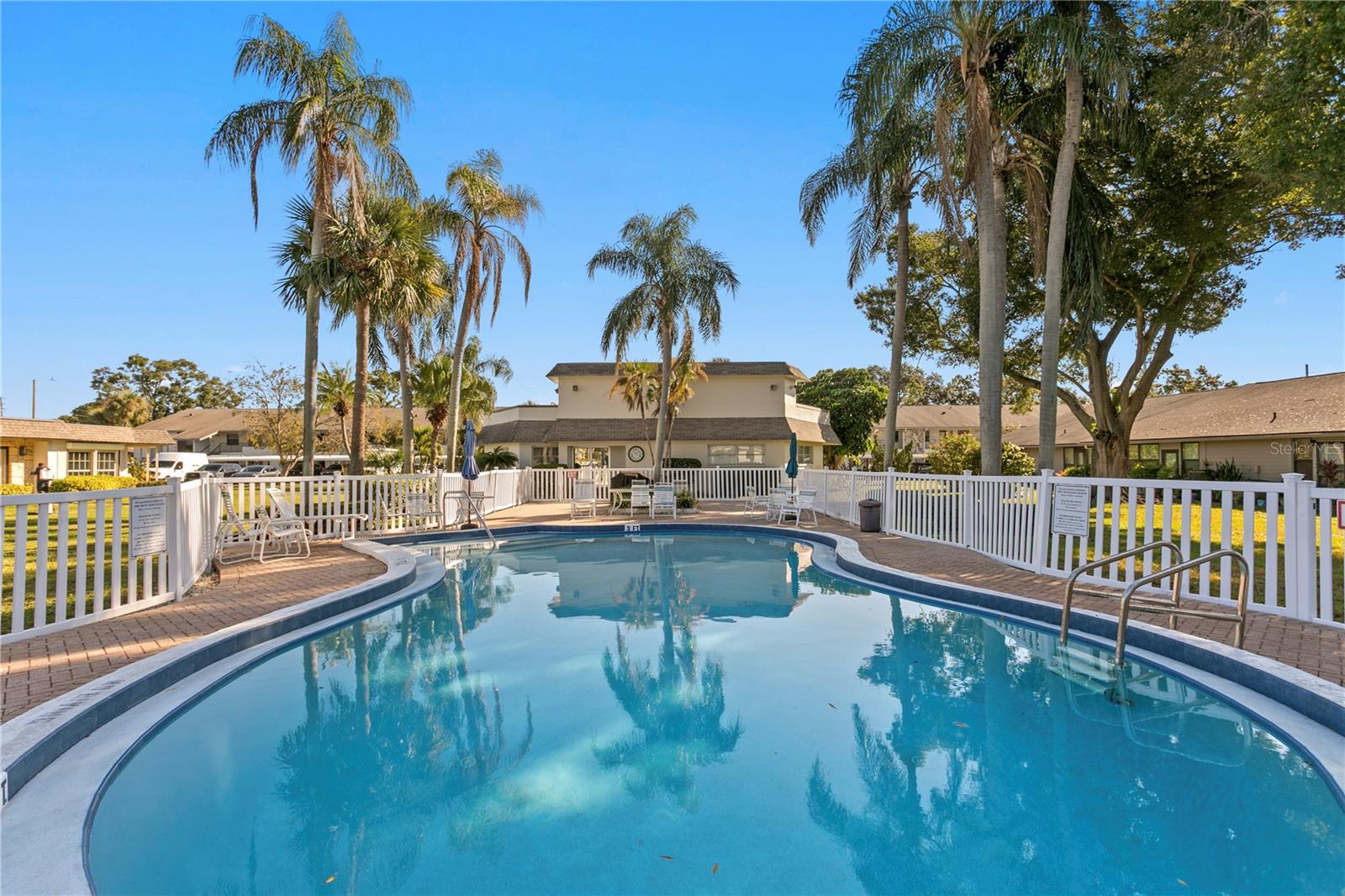 HARSHAW LAKE PARK CONDO - Residential