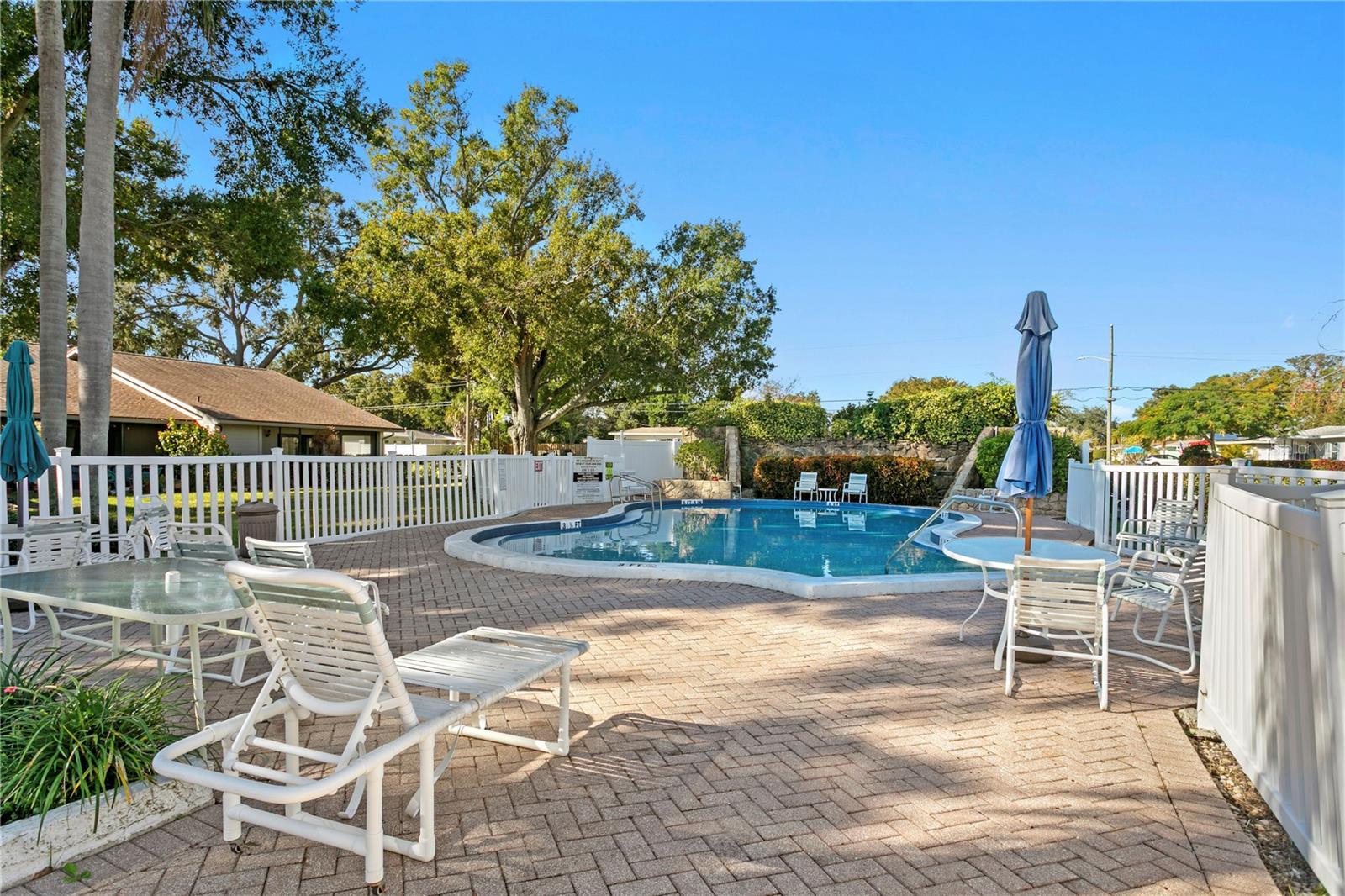 HARSHAW LAKE PARK CONDO - Residential