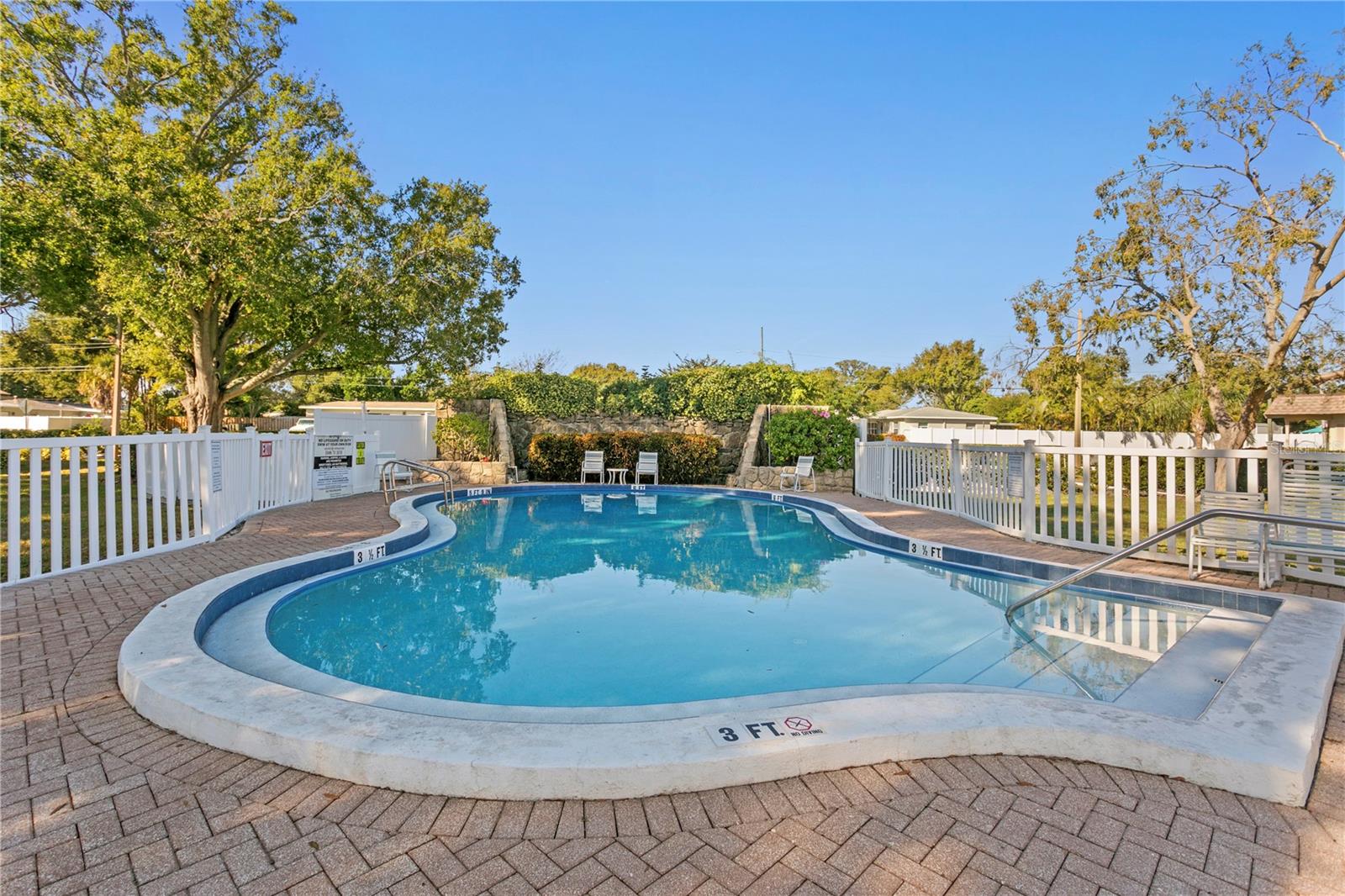 HARSHAW LAKE PARK CONDO - Residential