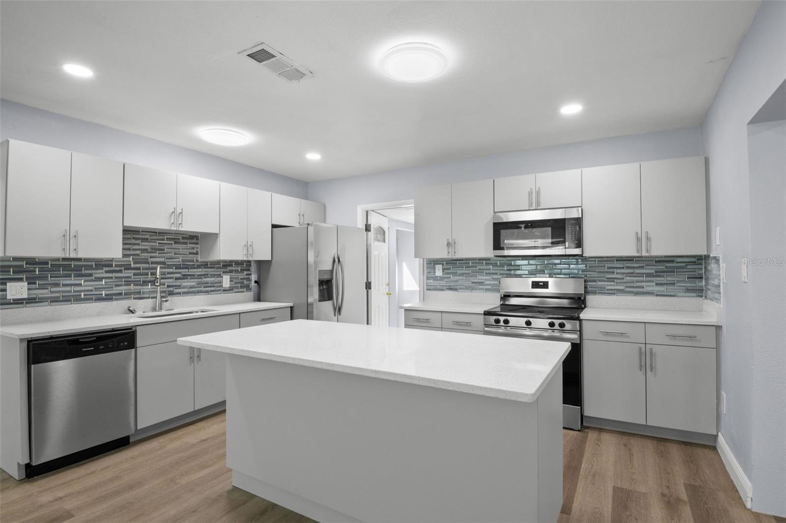SIRMONS HEIGHTS - Residential