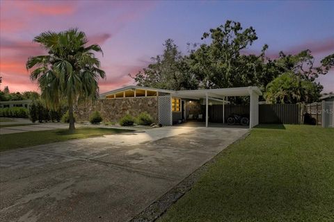 Photo of 7502 Lakeside Boulevard, Tampa, FL 33614 (MLS # TB8428211)