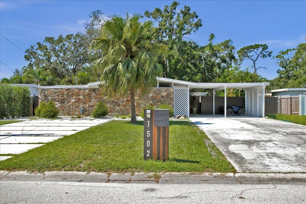 Photo of 7502 Lakeside Boulevard, Tampa, FL 33614 (MLS # TB8428211)