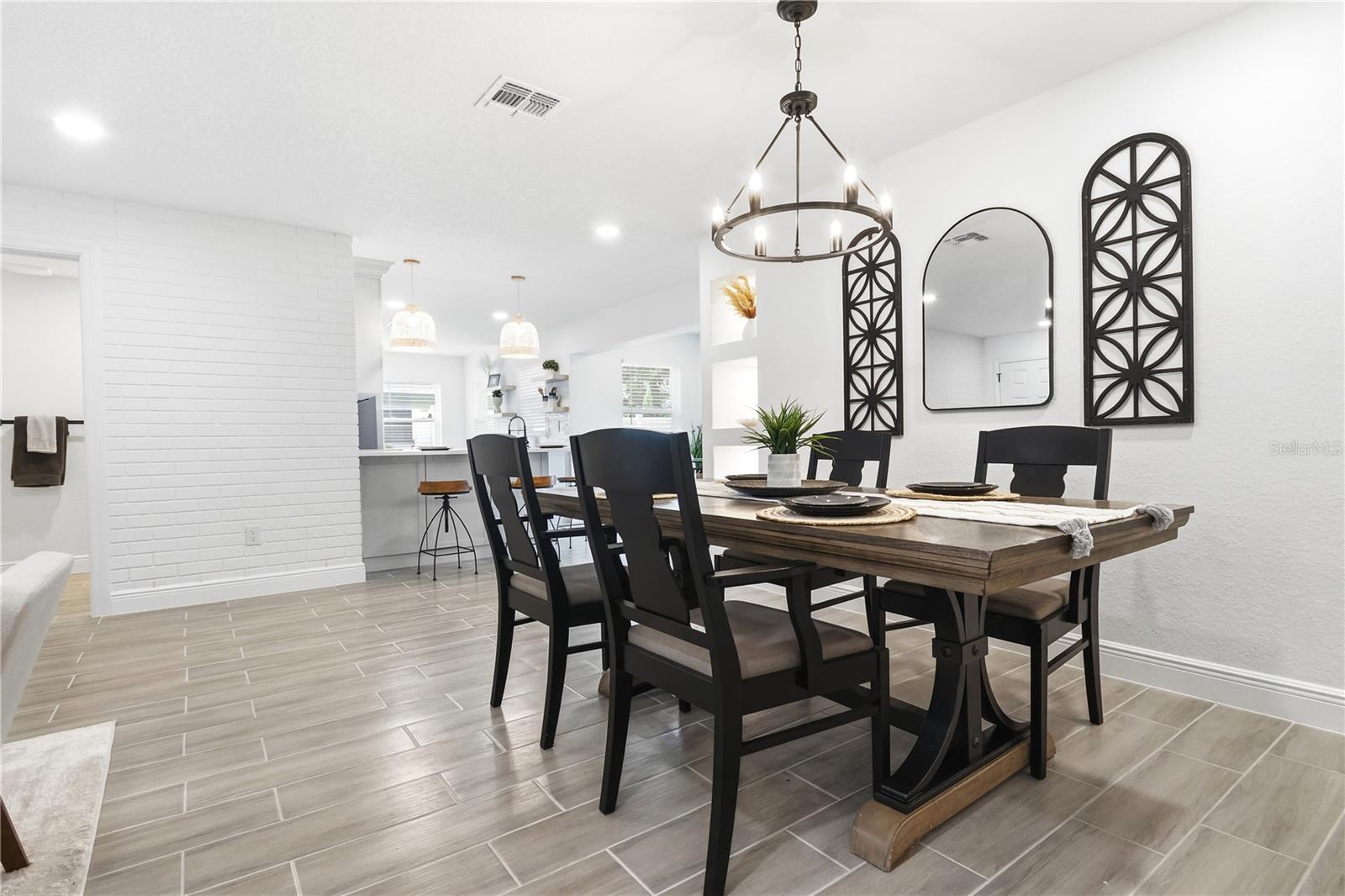 DOUGLAS MANOR 2ND ADD - Residential