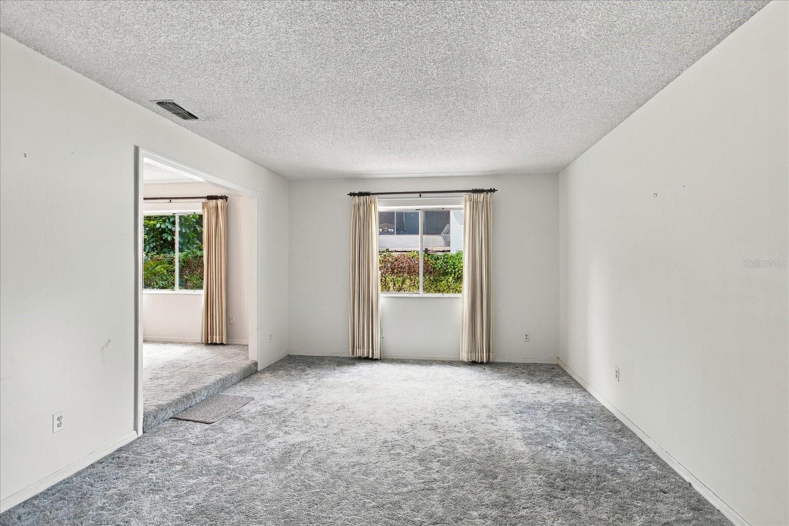 528 E HILLCREST