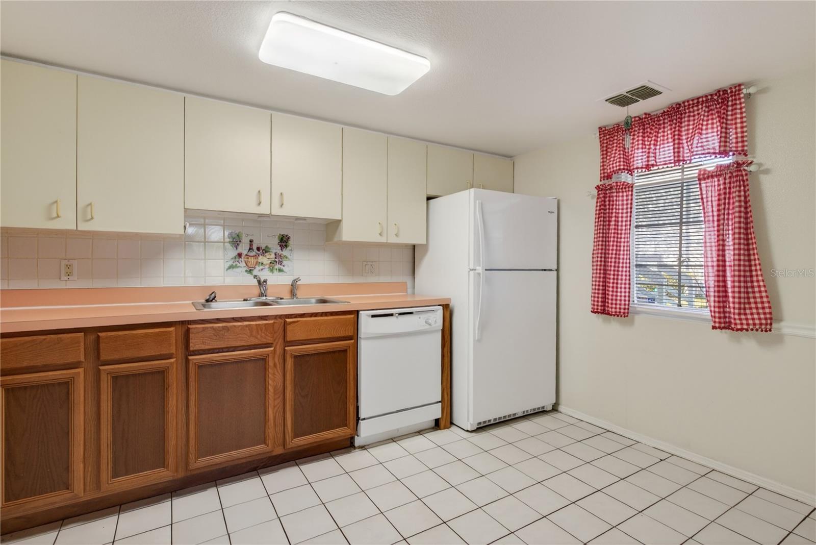 COUNTRY CLUB VLG/SILVER SPGS - Residential