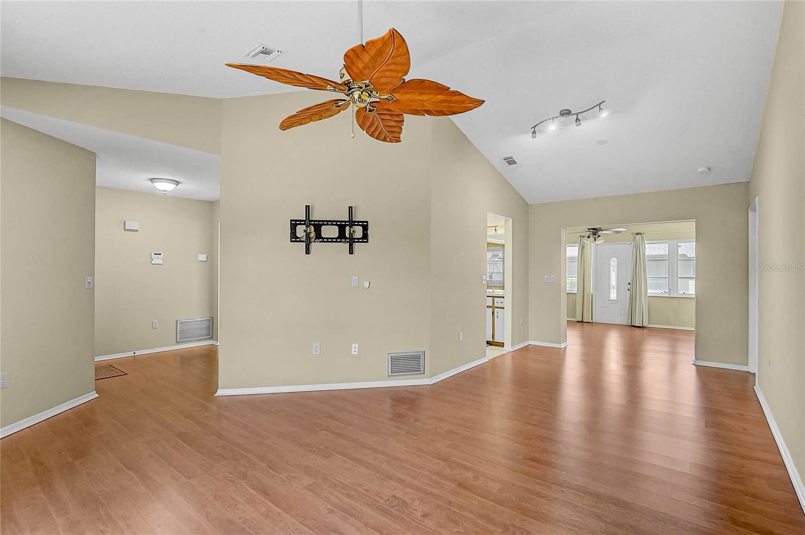 5852 LINCOLN ROAD