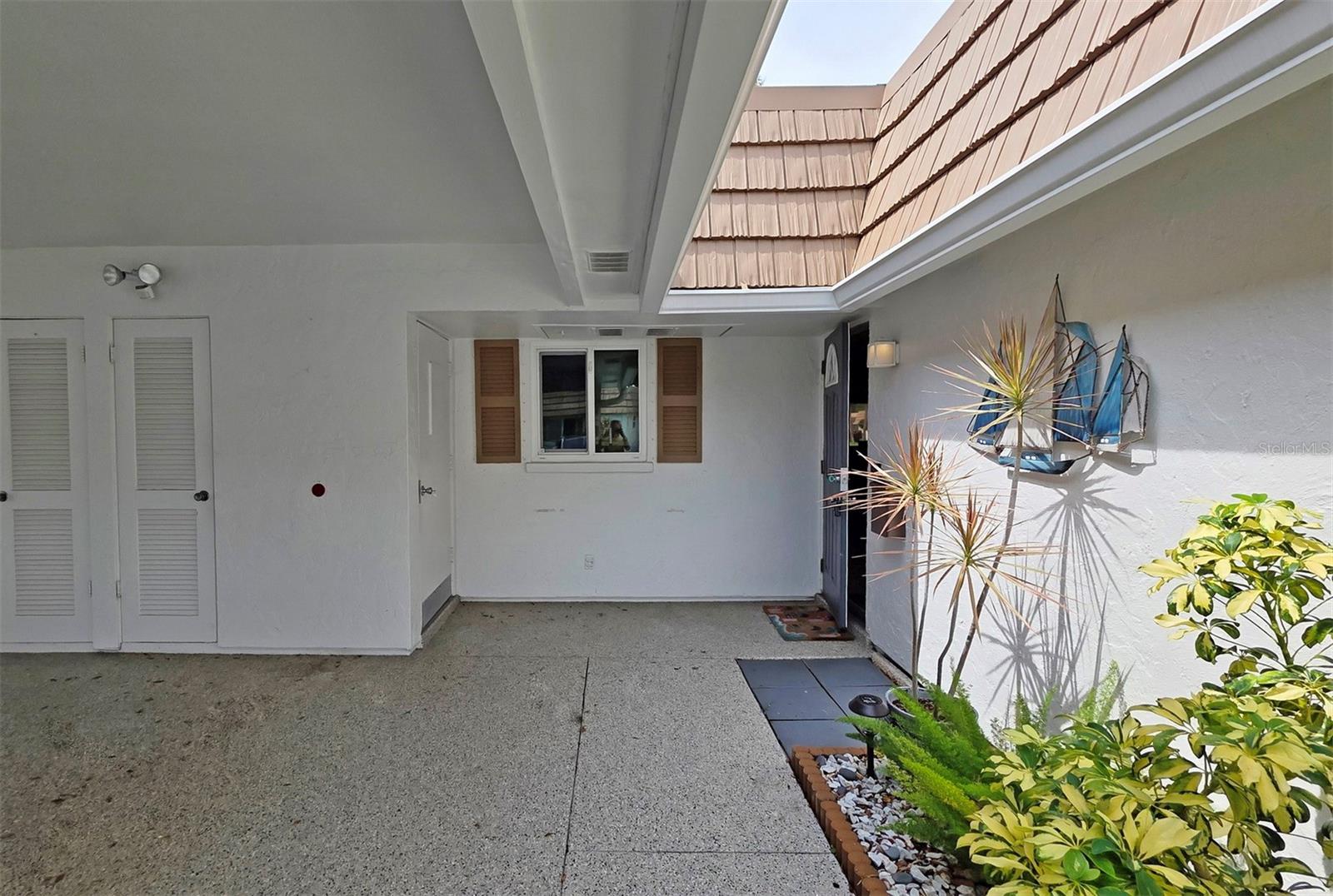 5468 RIVERBLUFF CIRCLE V-40