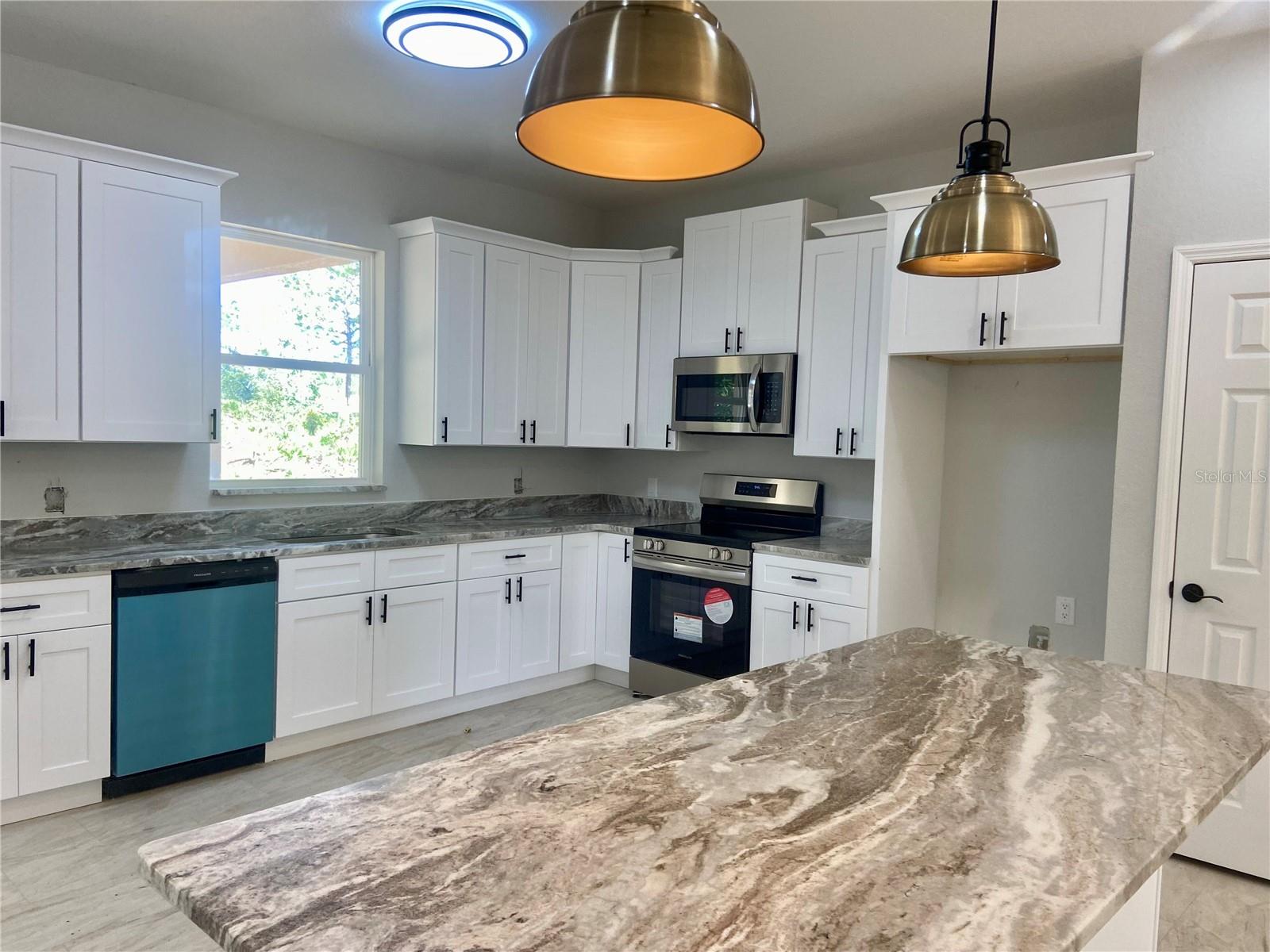 SEBRING COUNTRY ESTATE/SEB HILLS AREA - Residential