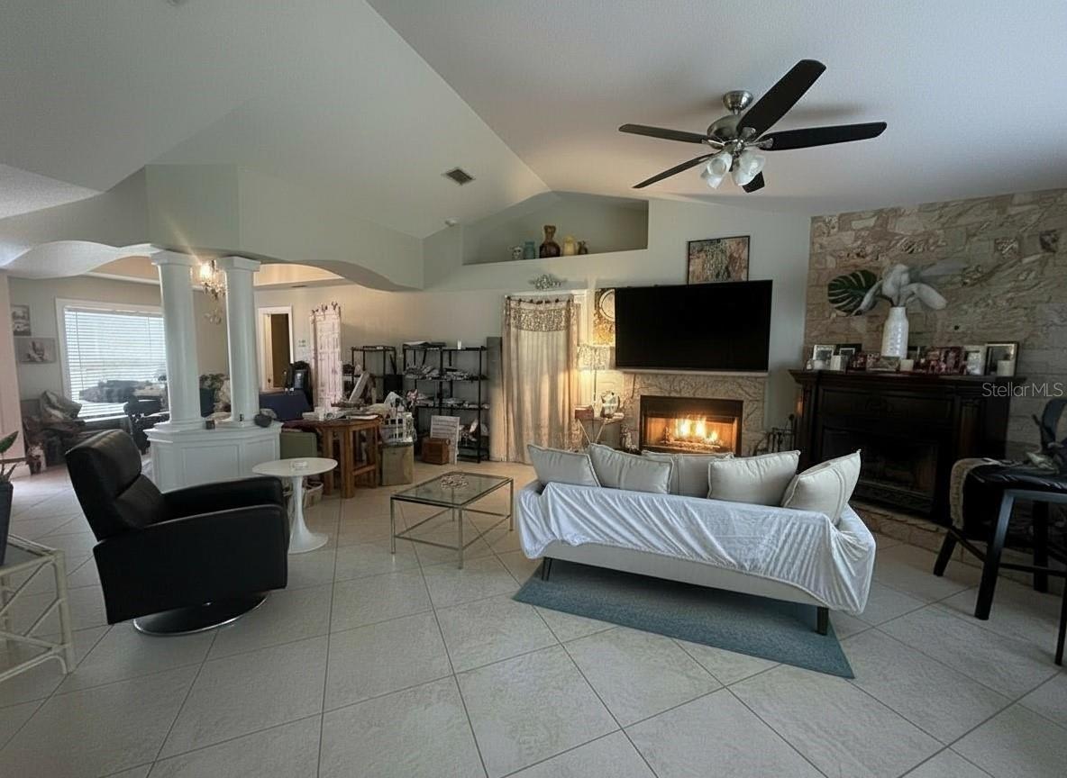 261 DE CASTRO AVENUE SE