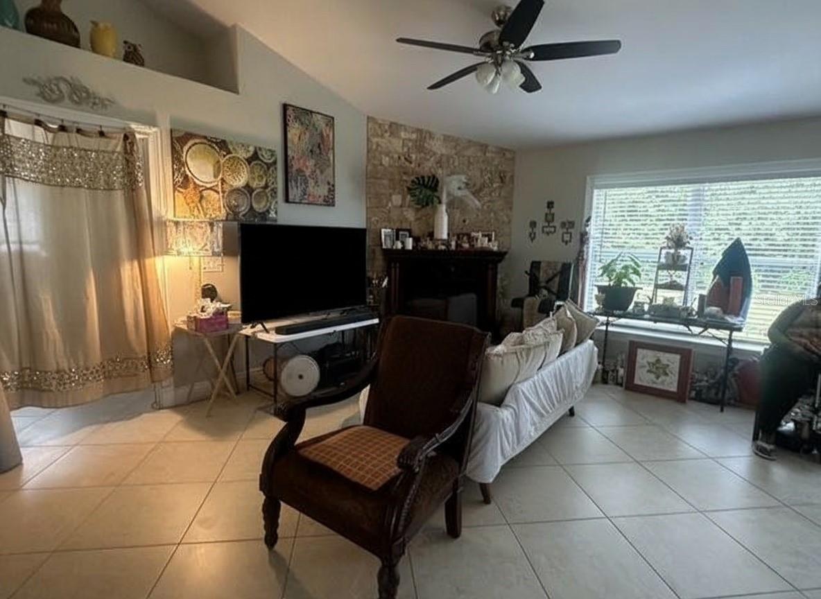 261 DE CASTRO AVENUE SE