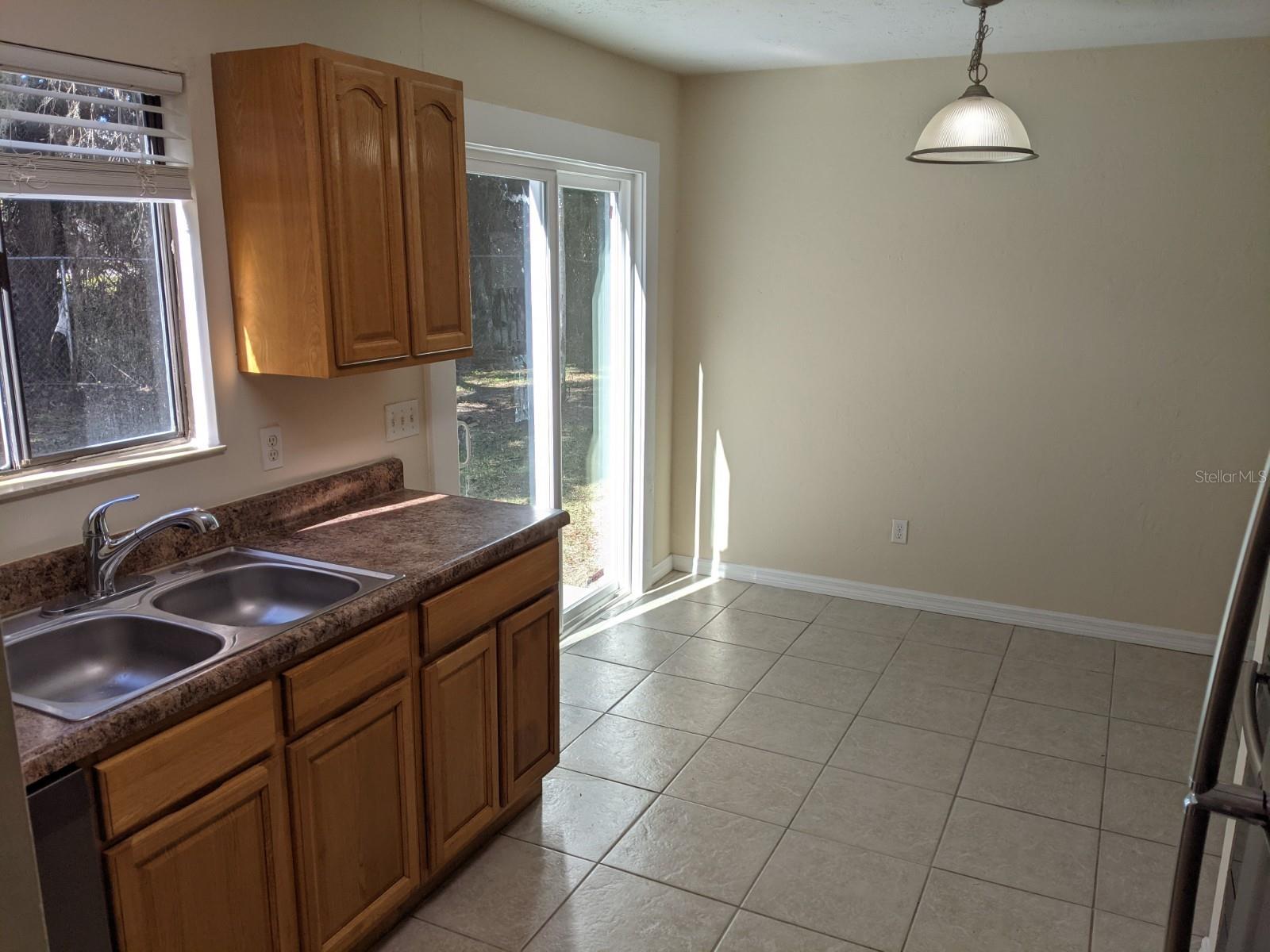 VILLAGE GREEN TWNHSES - Residential Lease