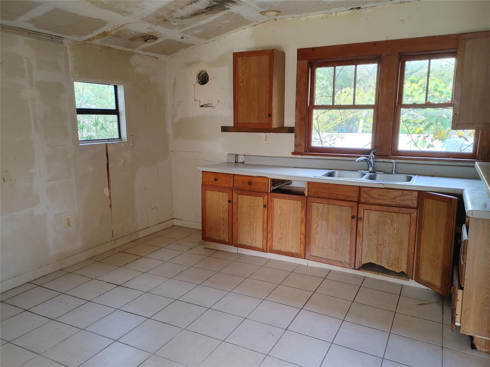 Coleman Ella E Daytona - Residential Income