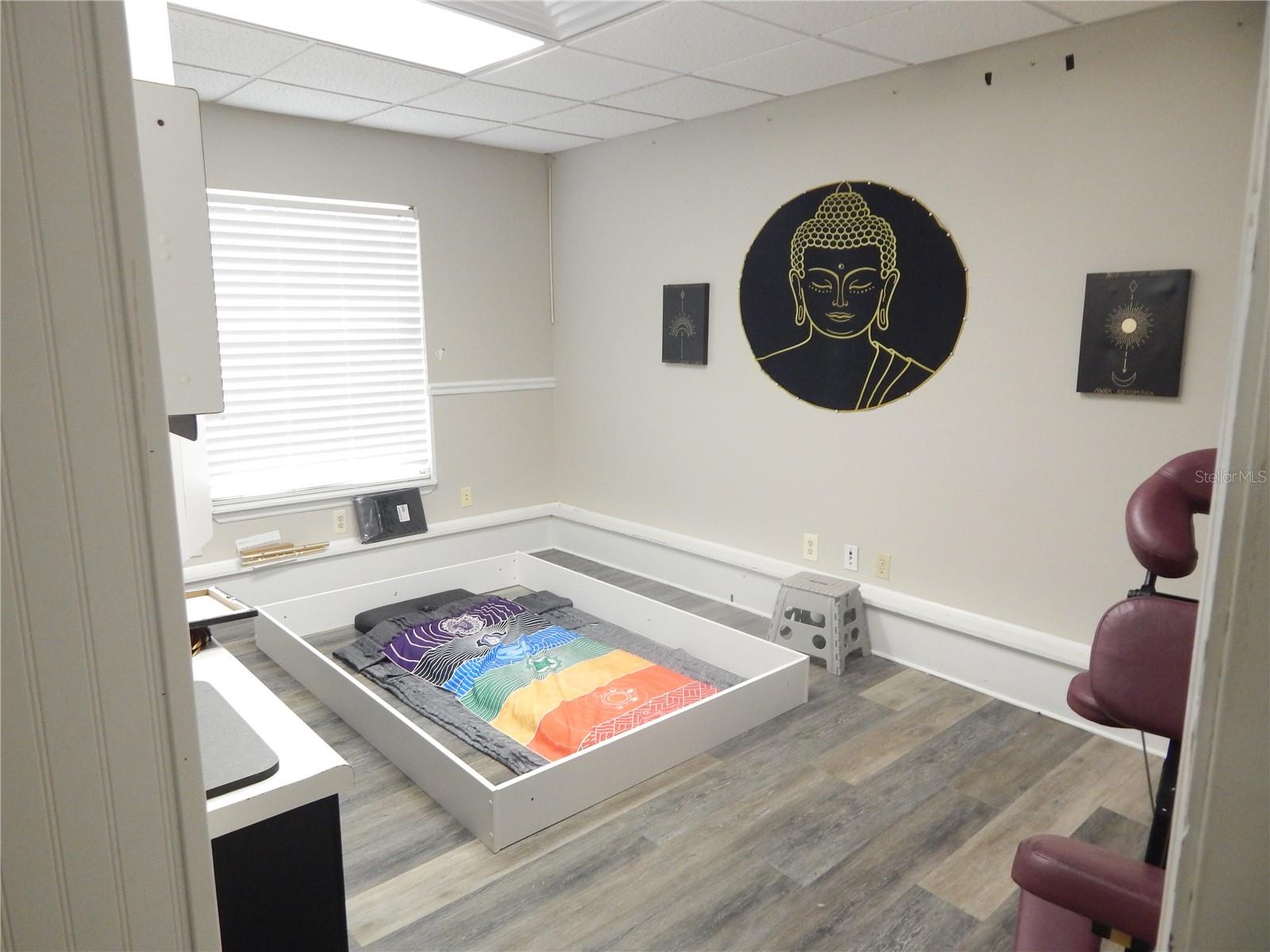 HERITAGE SQUARE CONDO 4 - Commercial Sale