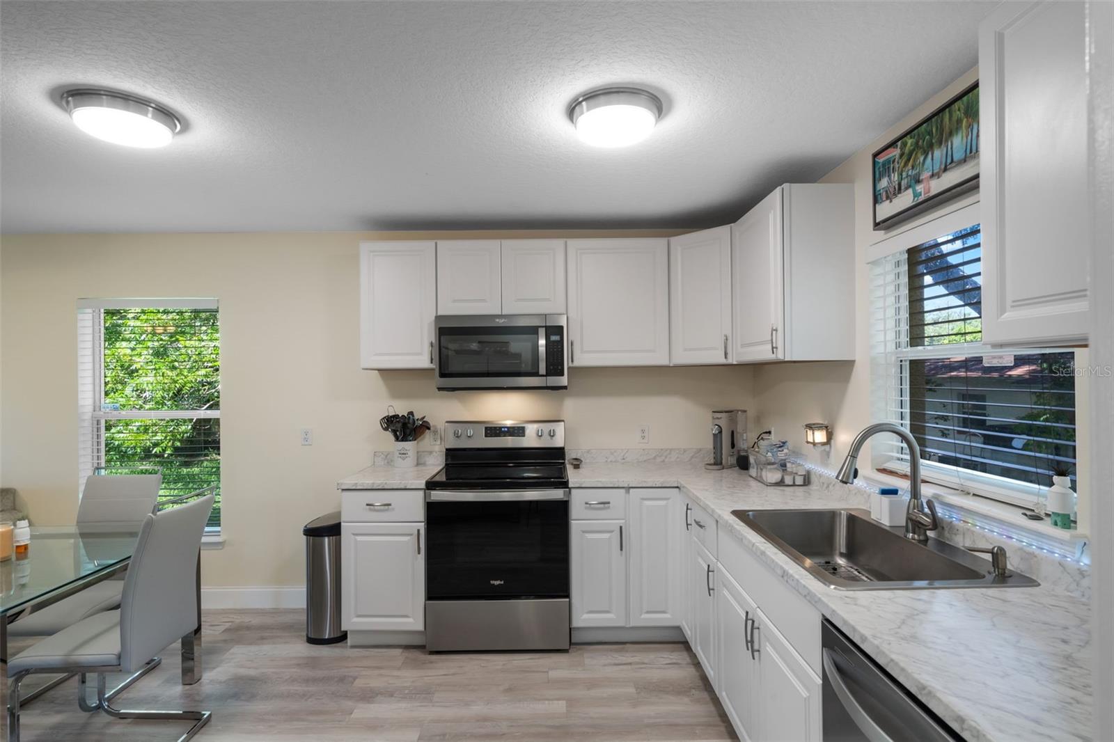 500 W OAKLAND AVENUE