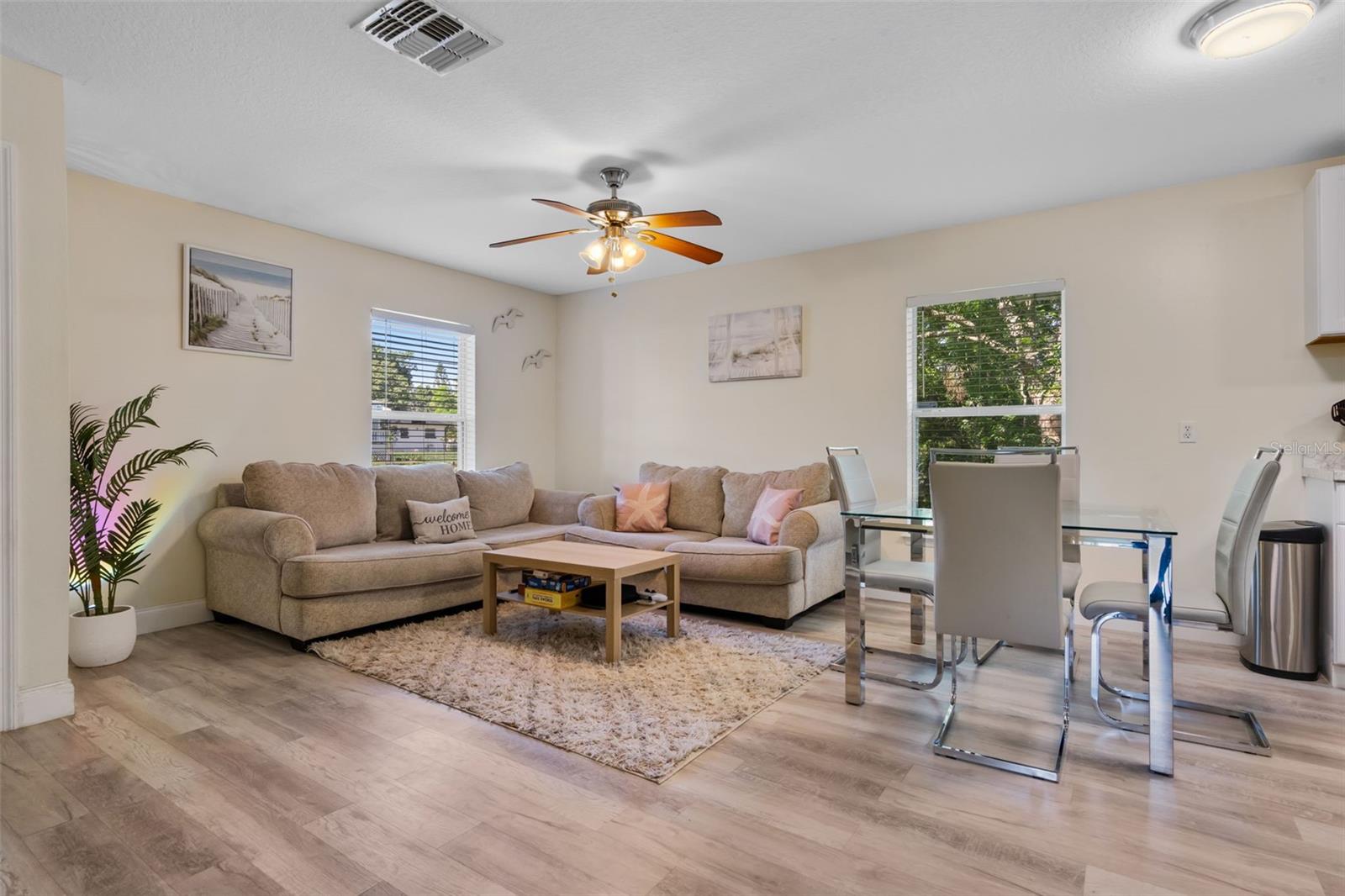 500 W OAKLAND AVENUE