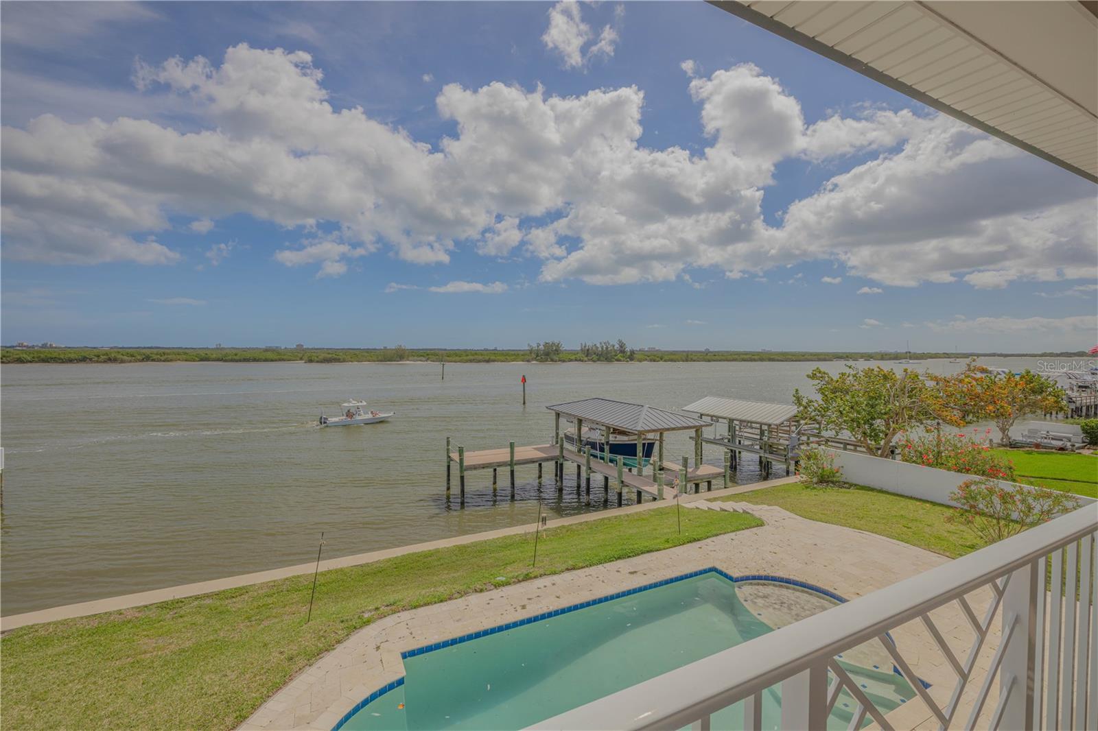 1221 COMMODORE DRIVE
