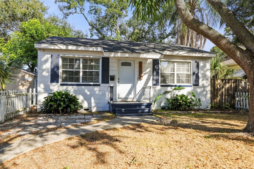 Photo of 1511 35th Avenue N, St Petersburg, FL 33704 (MLS # TB8457833)