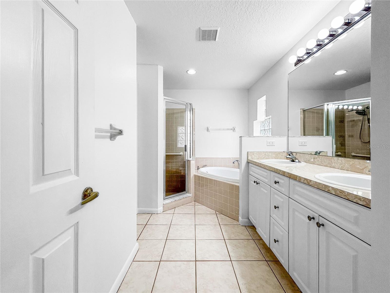 FAIRWAYS QUAIL HOLLOW PH 02 - Residential