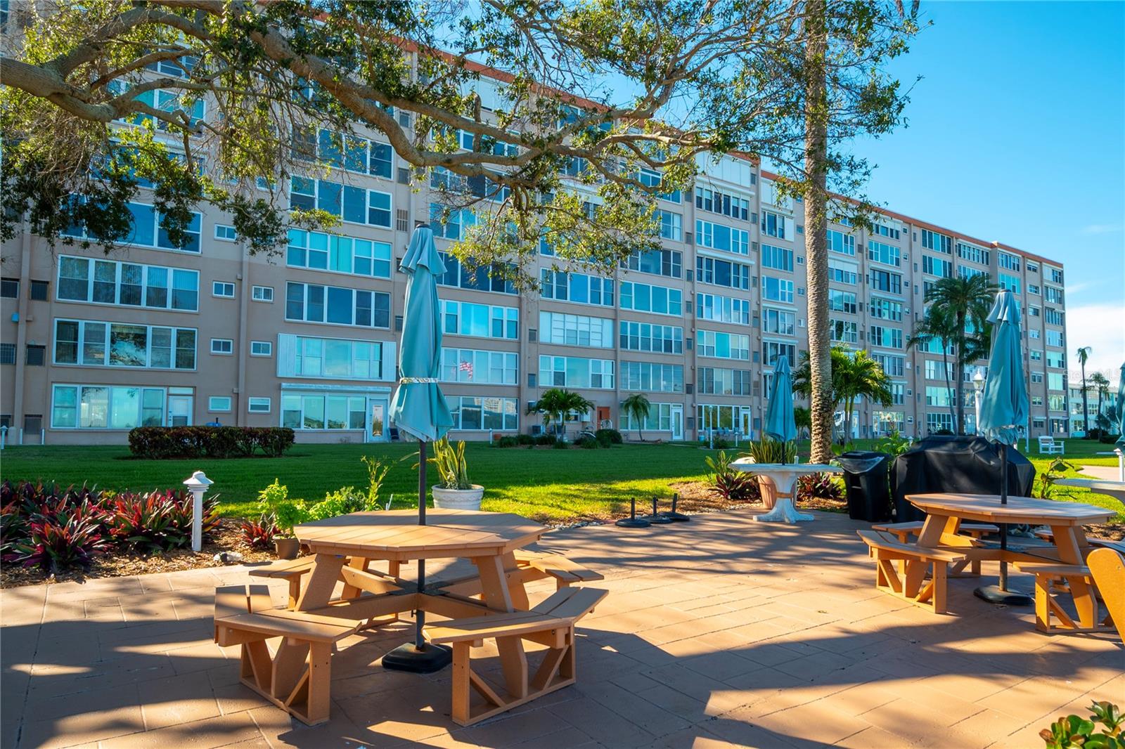 SHORE CREST BLDG - Residential