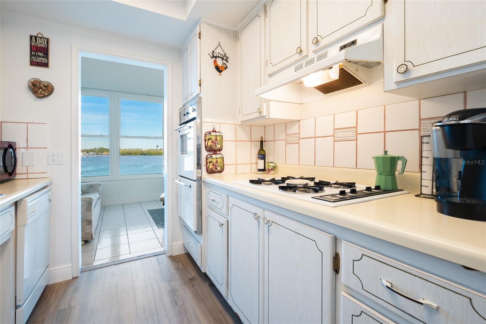 SHORE CREST BLDG - Residential