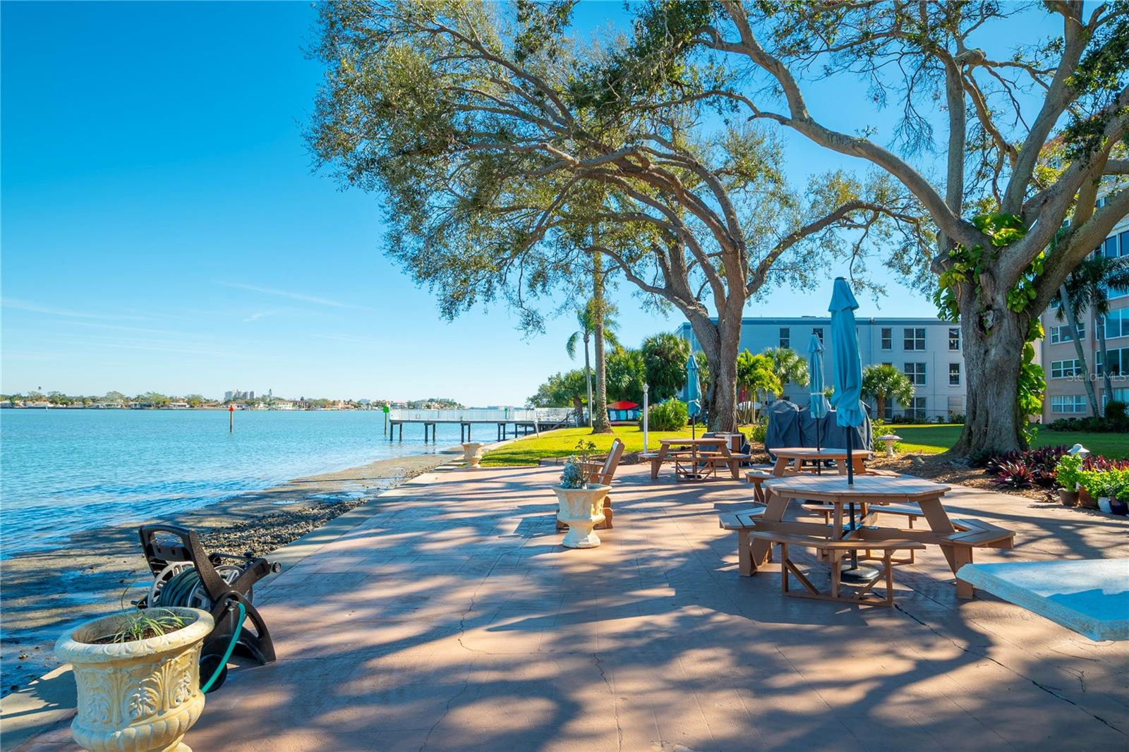 SHORE CREST BLDG - Residential