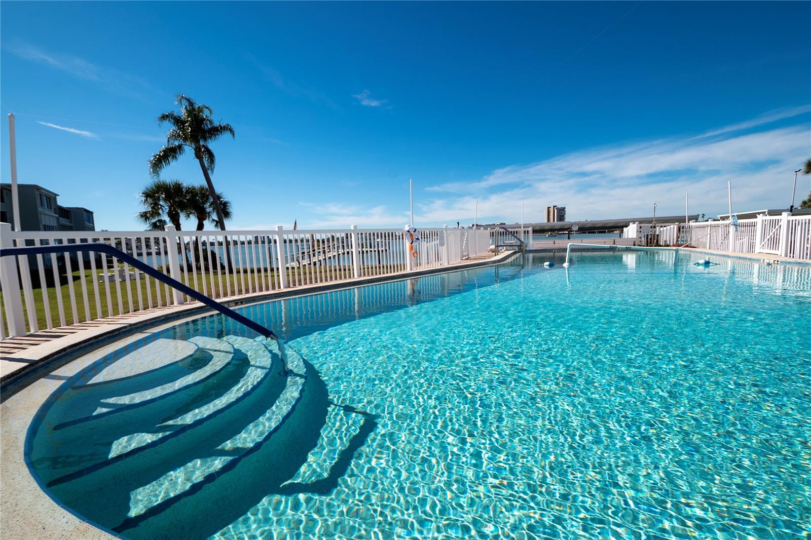 SHORE CREST BLDG - Residential