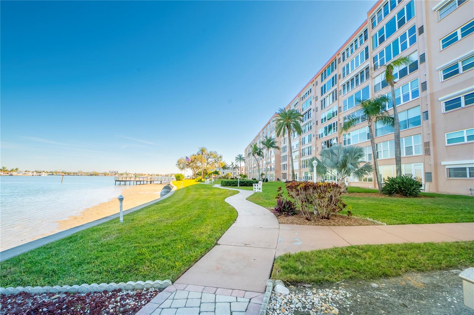 SHORE CREST BLDG - Residential