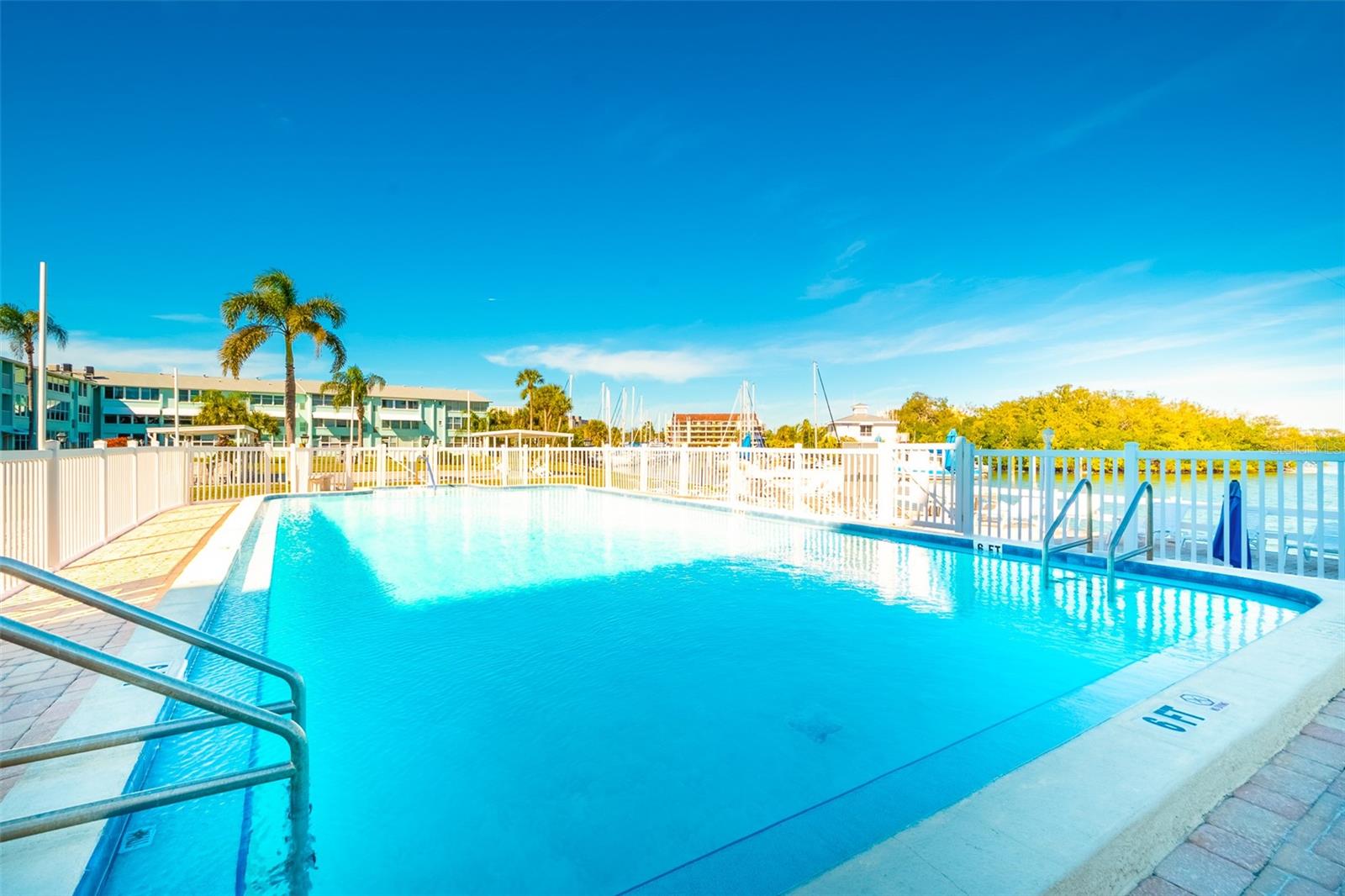 SHORE CREST BLDG - Residential