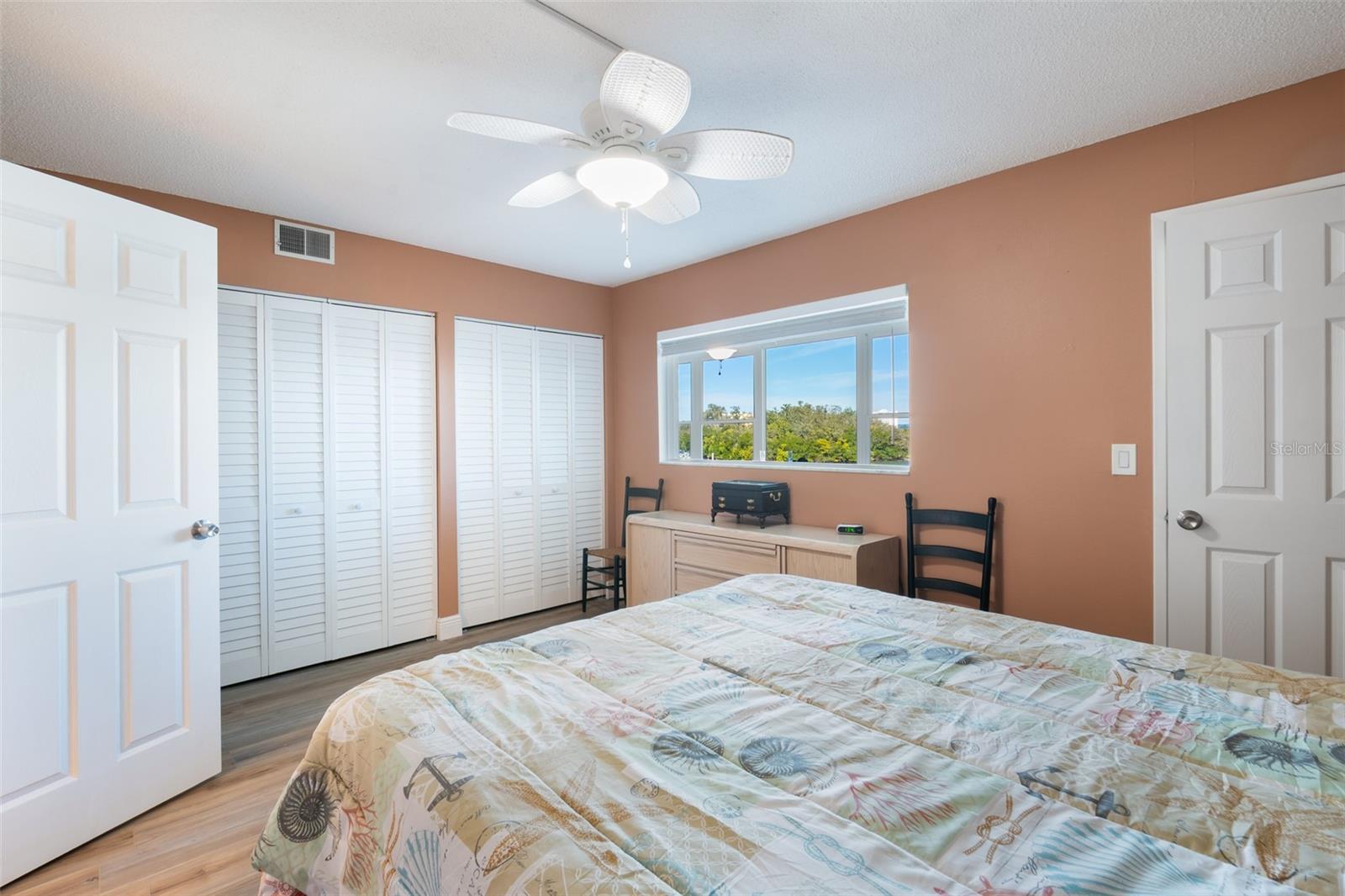 SHORE CREST BLDG - Residential