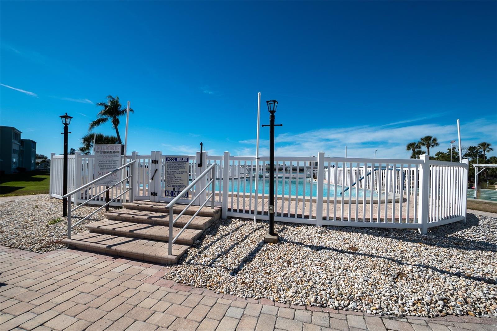 SHORE CREST BLDG - Residential