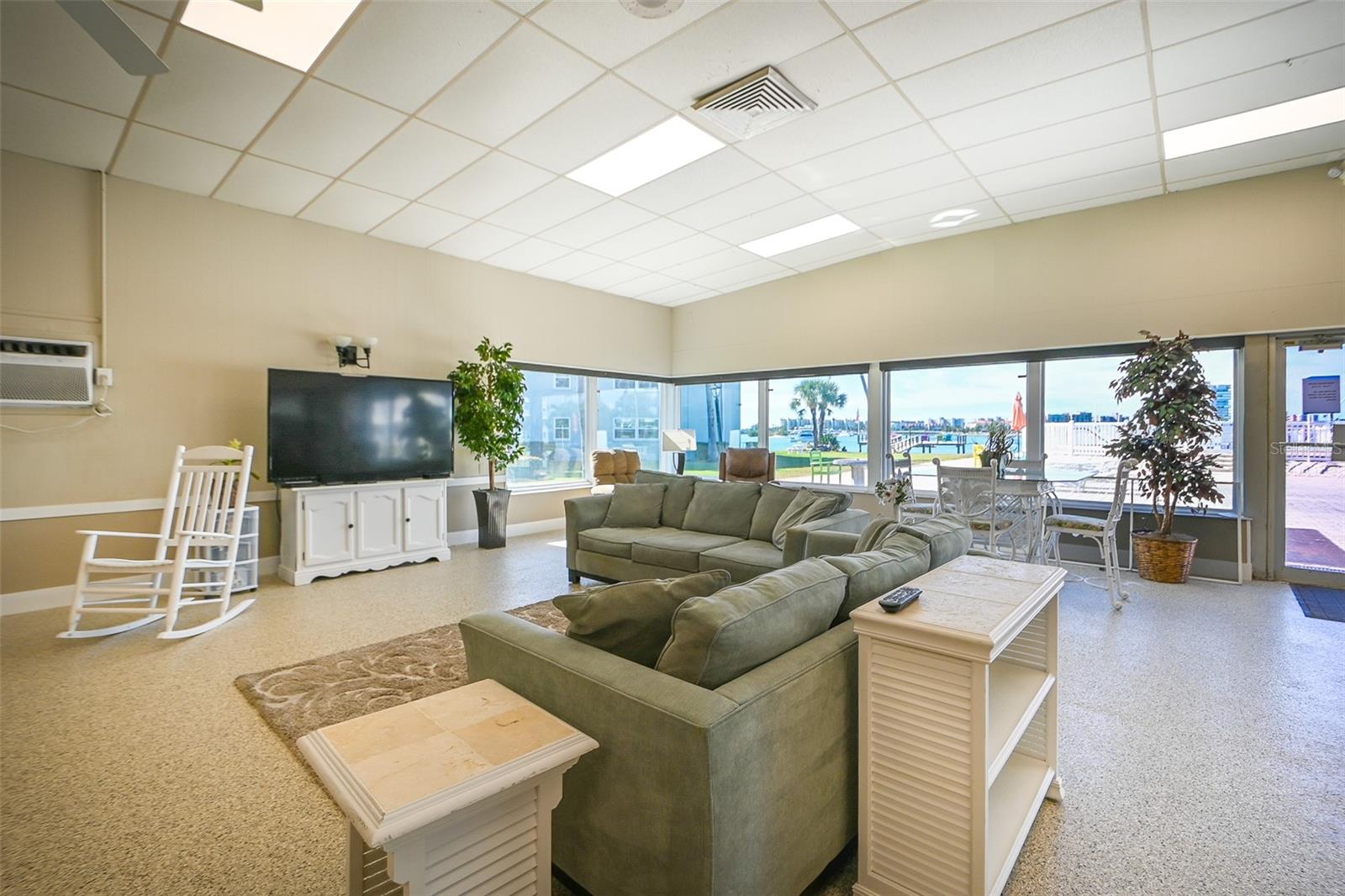 SHORE CREST BLDG - Residential