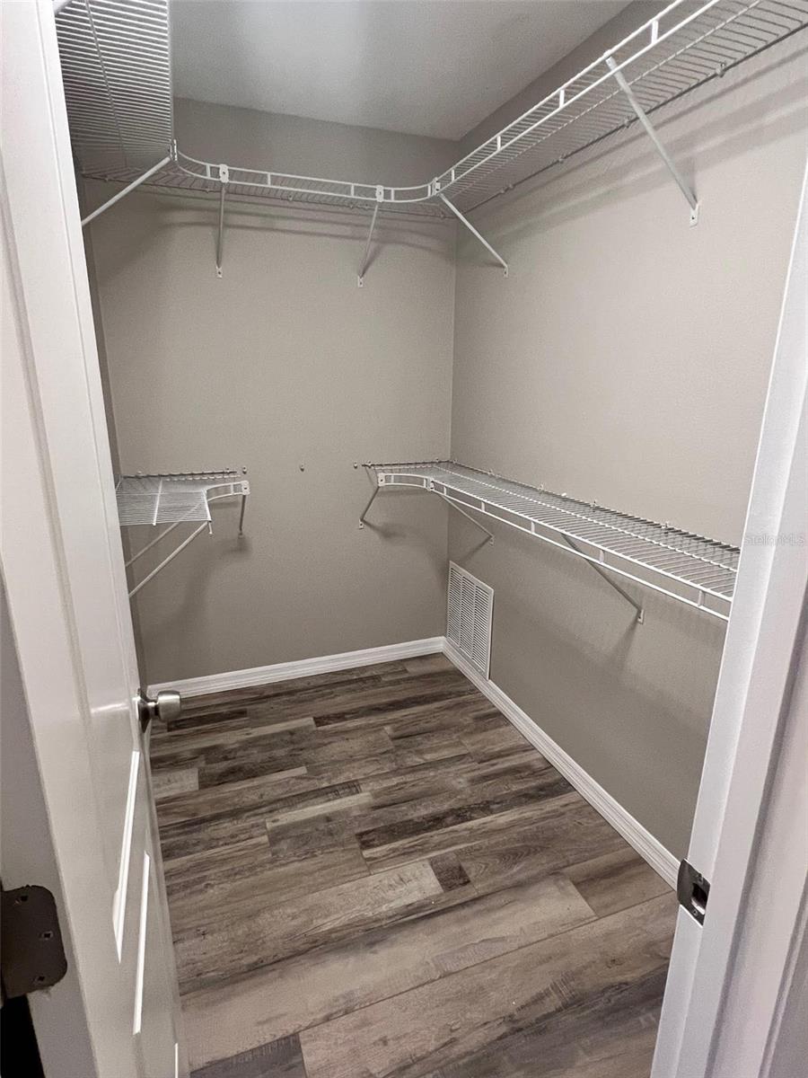 PARK LAKE ESTATES - Residential Lease