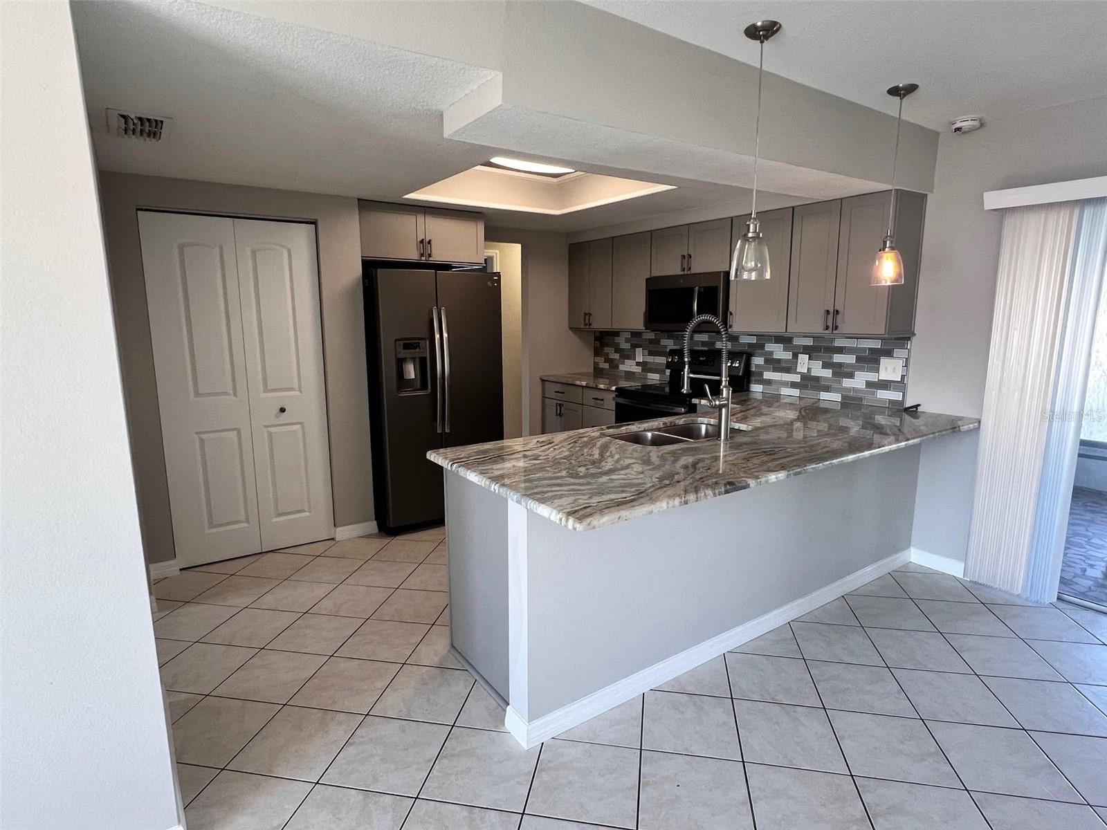 PARK LAKE ESTATES - Residential Lease