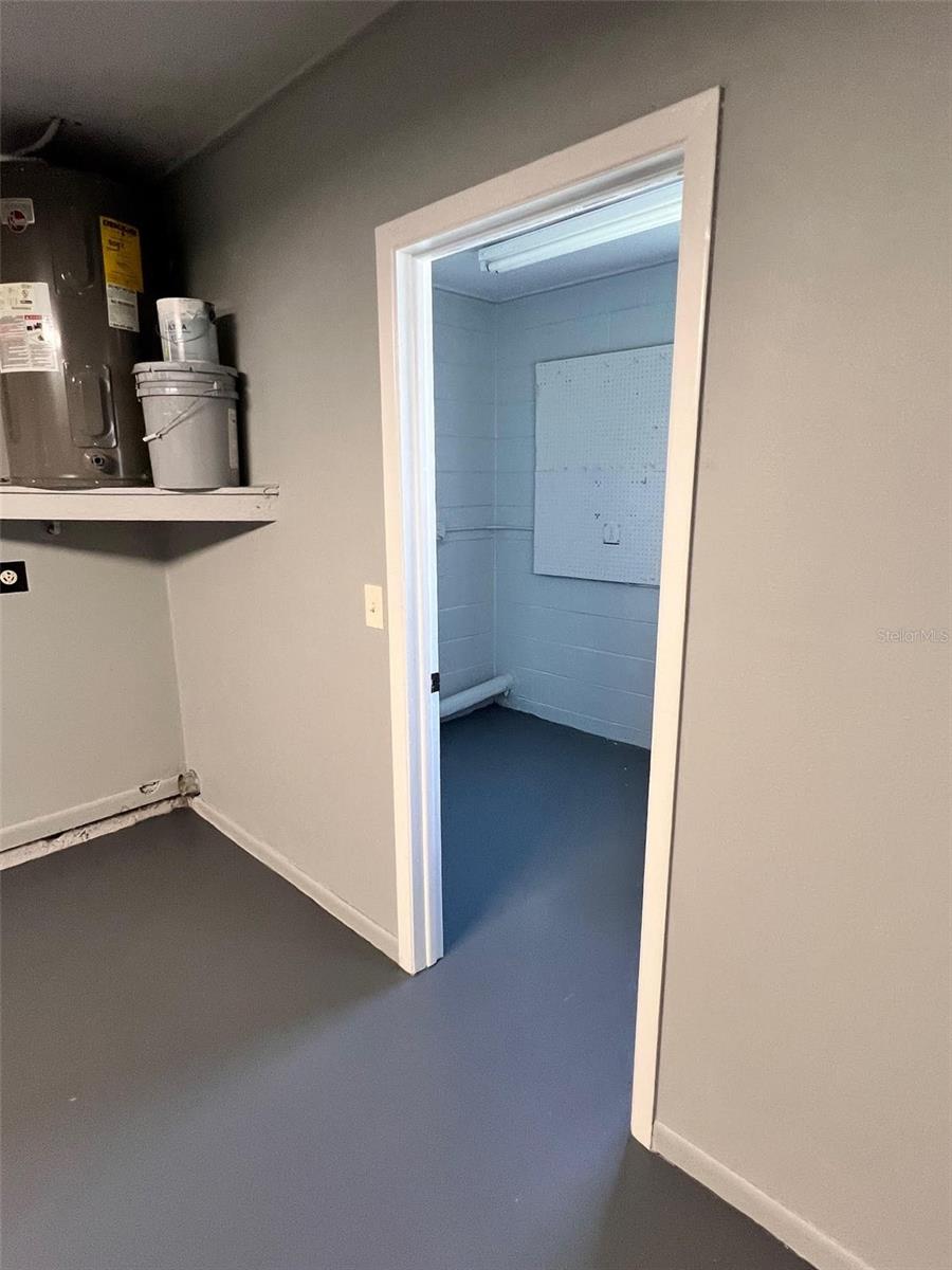 PARK LAKE ESTATES - Residential Lease