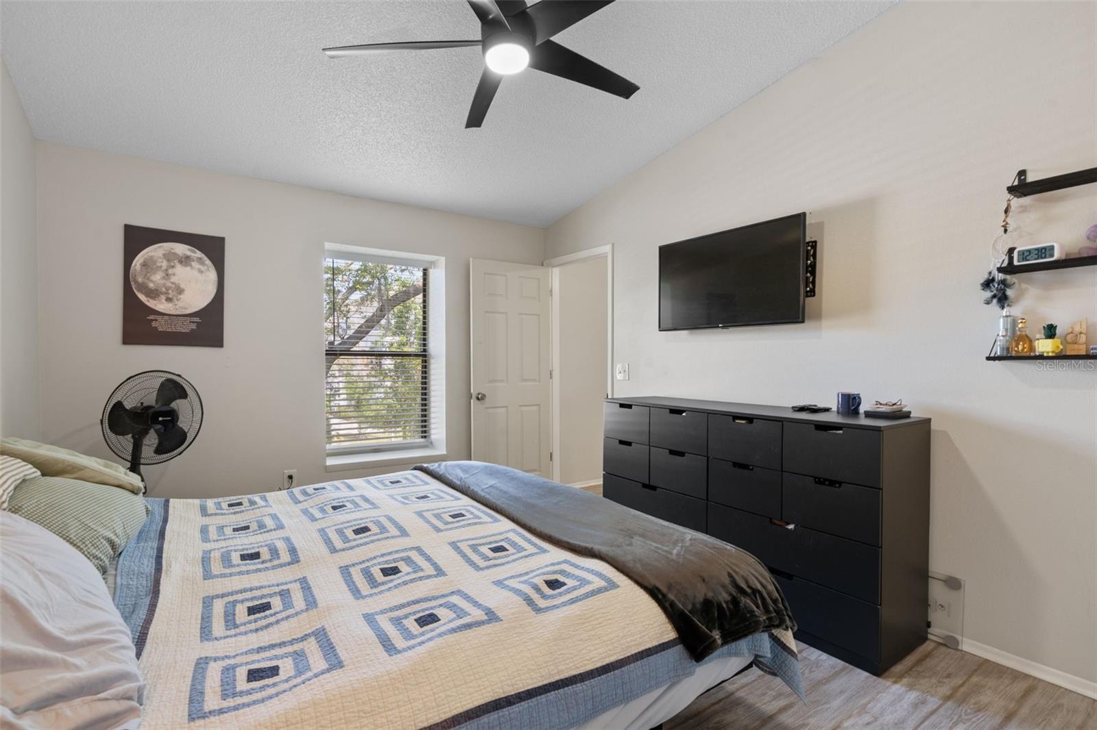 NORTH OAKS CONDO VII - Residential Lease