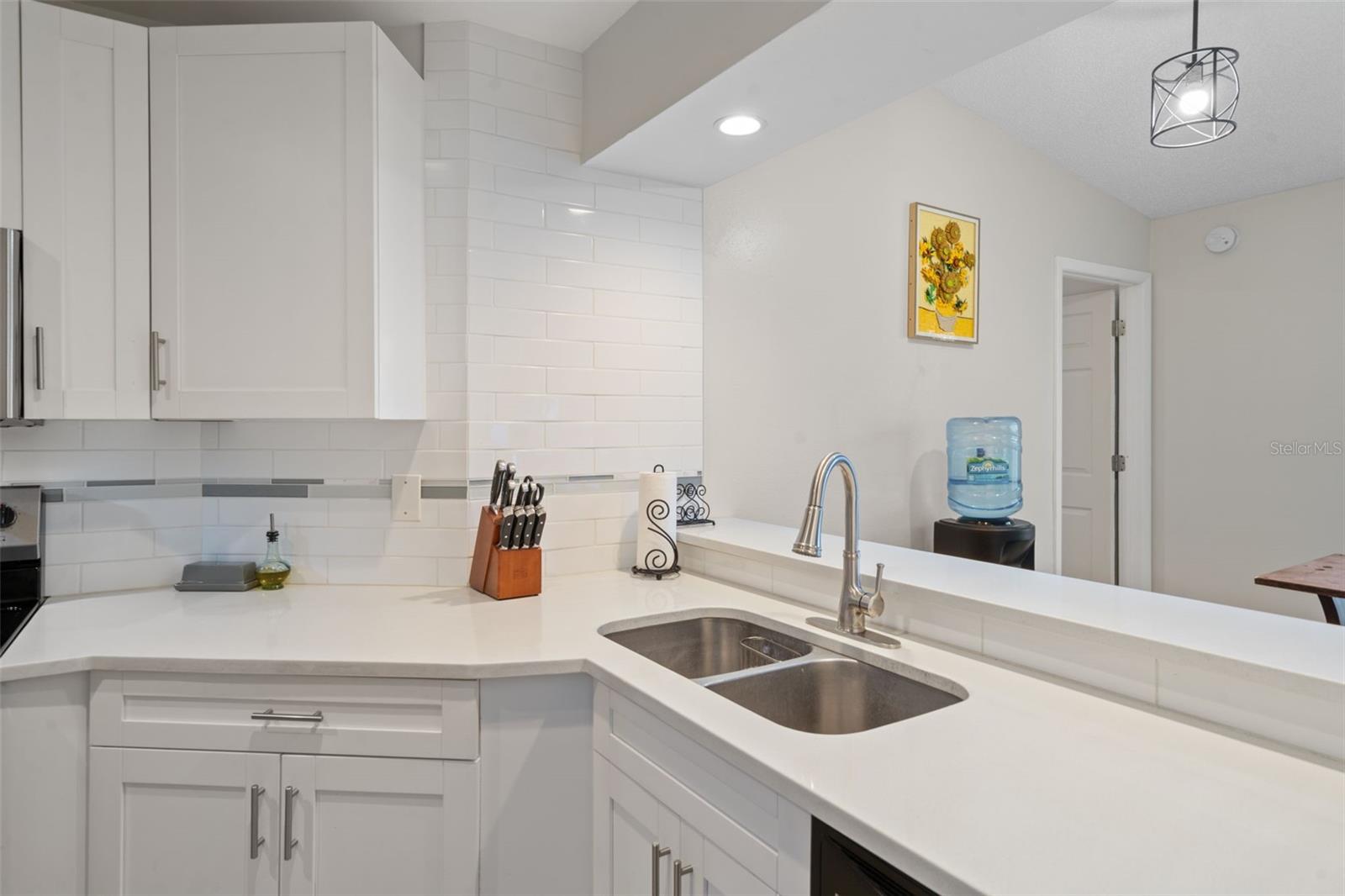 NORTH OAKS CONDO VII - Residential Lease