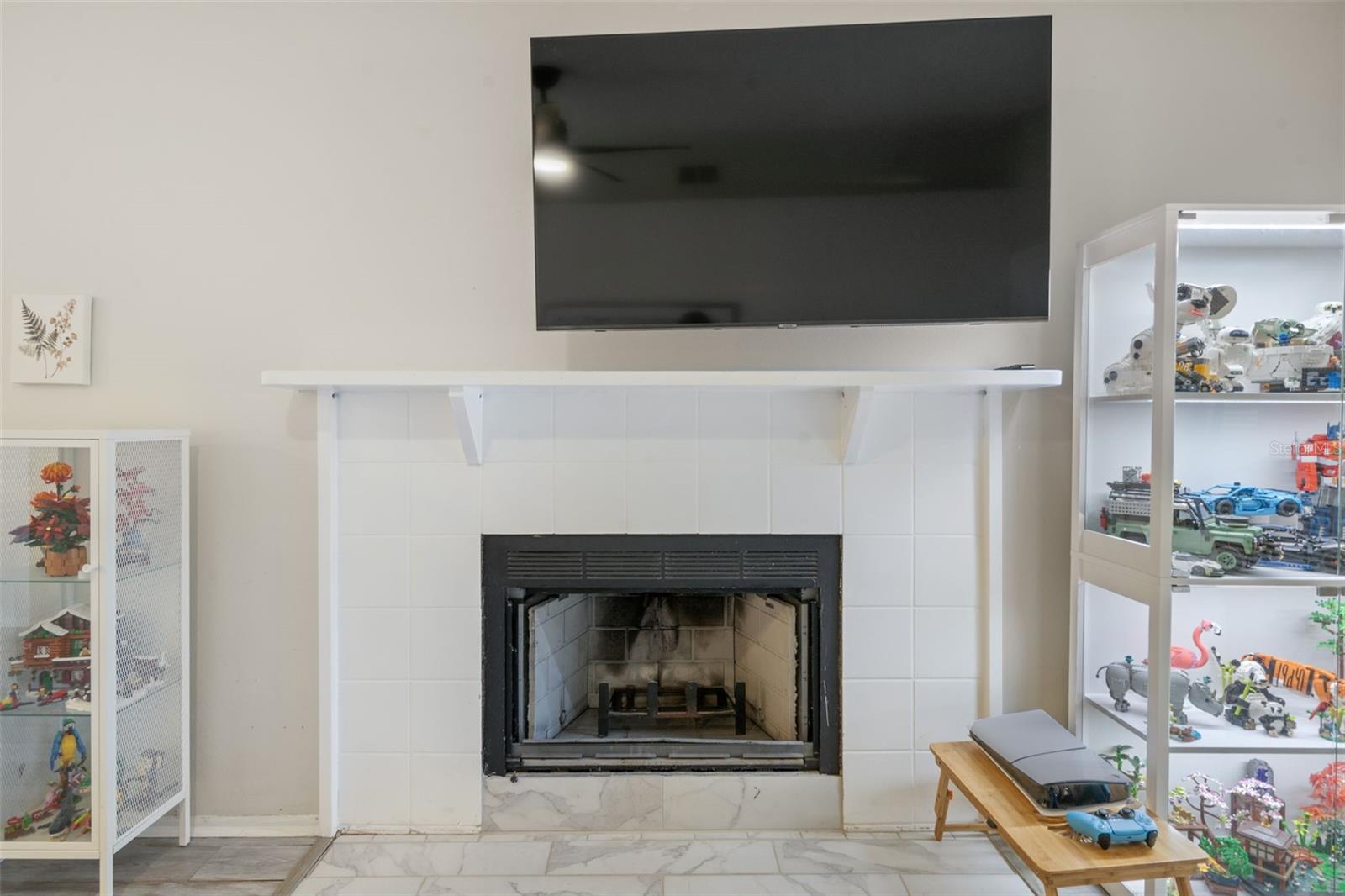 NORTH OAKS CONDO VII - Residential Lease