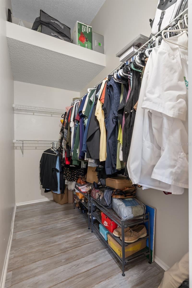 NORTH OAKS CONDO VII - Residential Lease