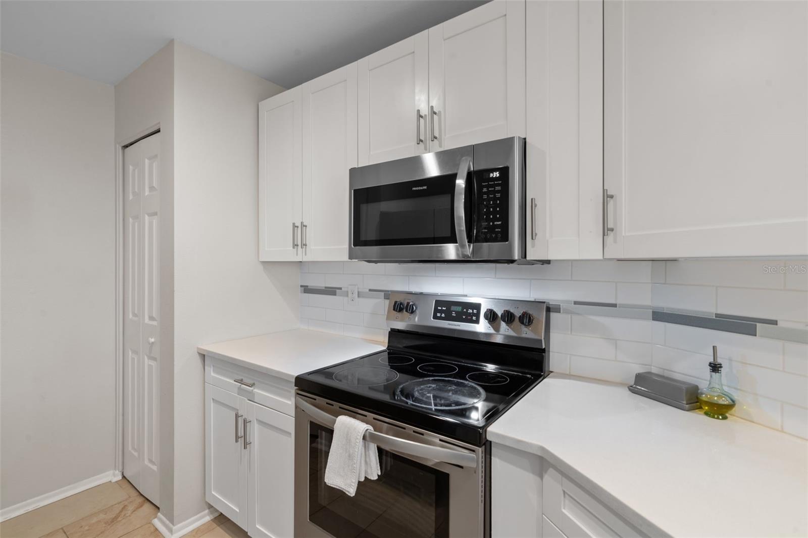 NORTH OAKS CONDO VII - Residential Lease