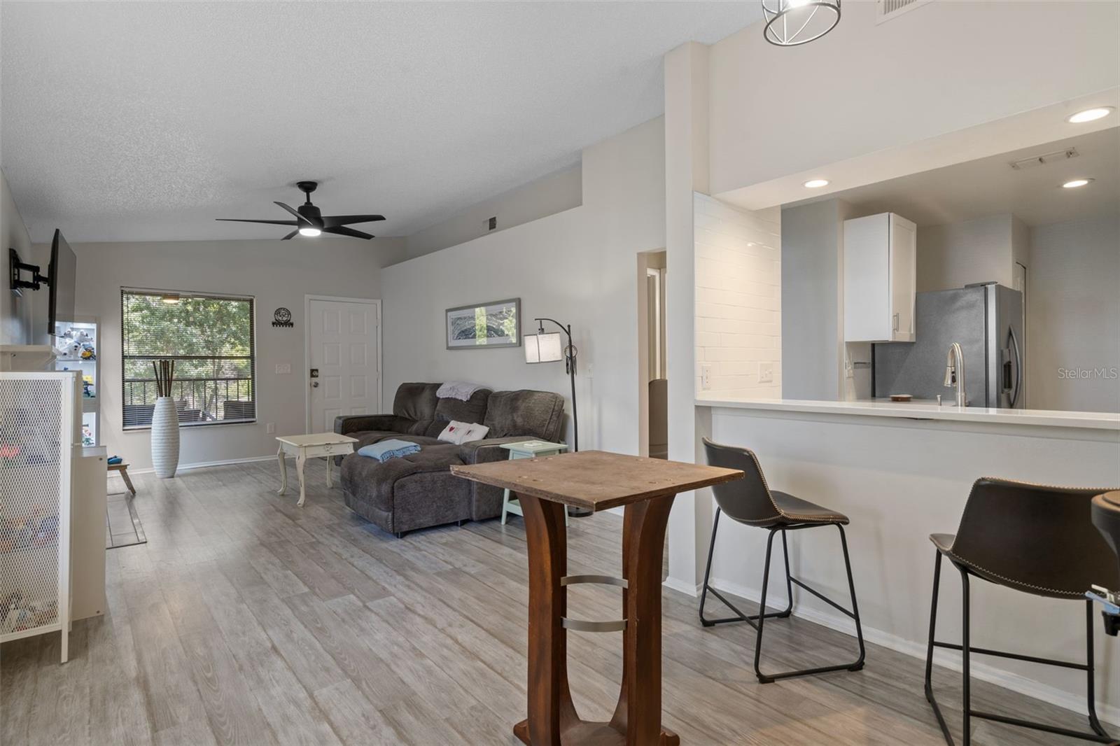 NORTH OAKS CONDO VII - Residential Lease