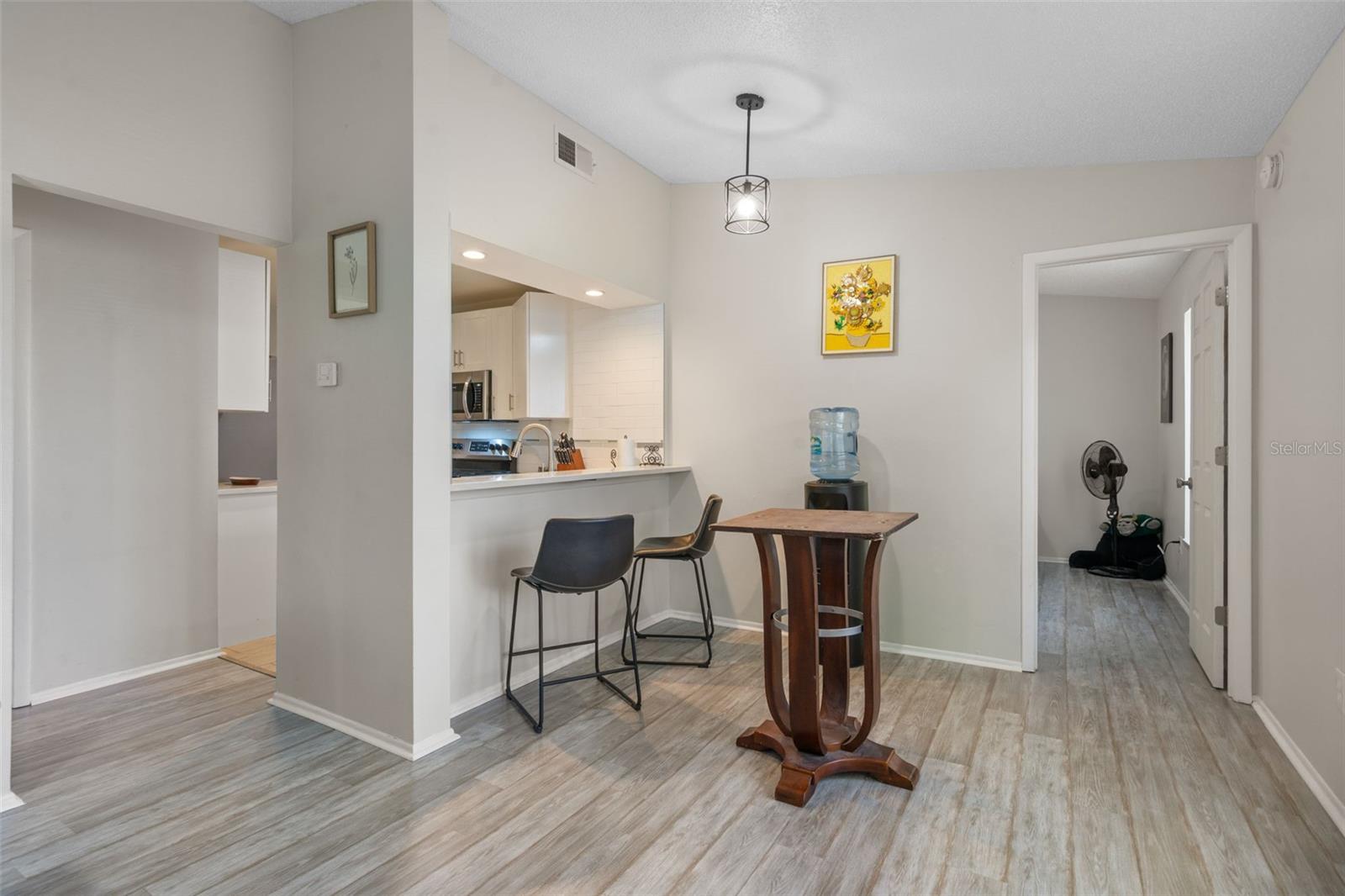 NORTH OAKS CONDO VII - Residential Lease