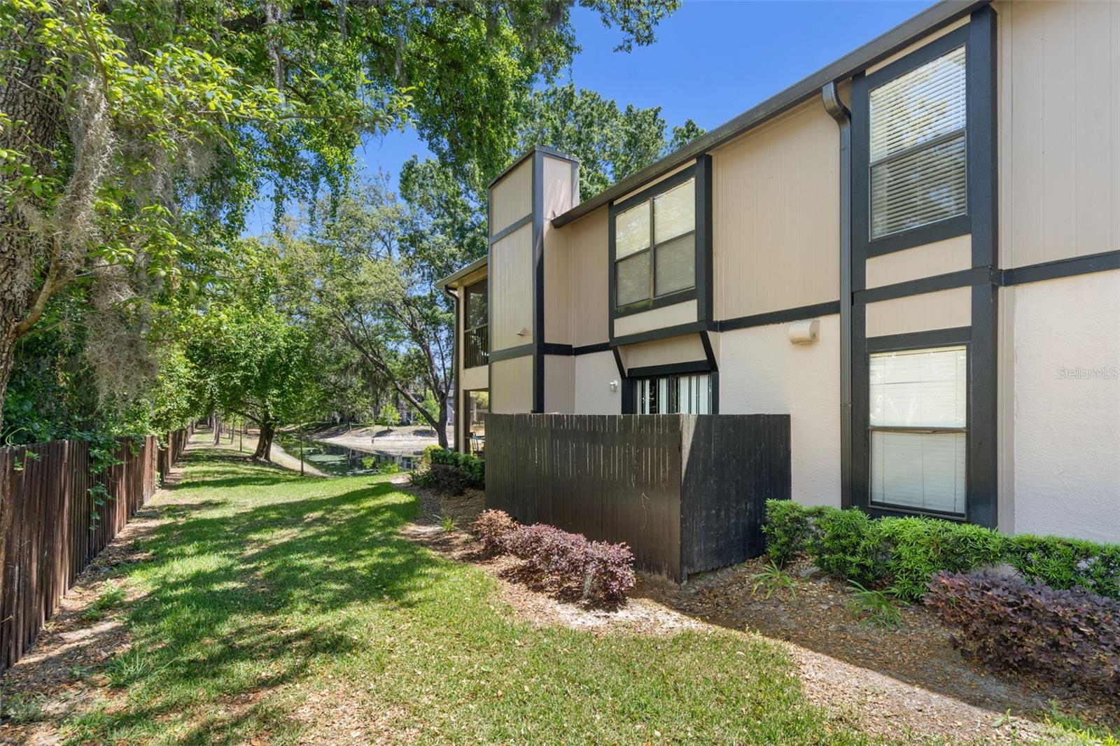 NORTH OAKS CONDO VII - Residential Lease