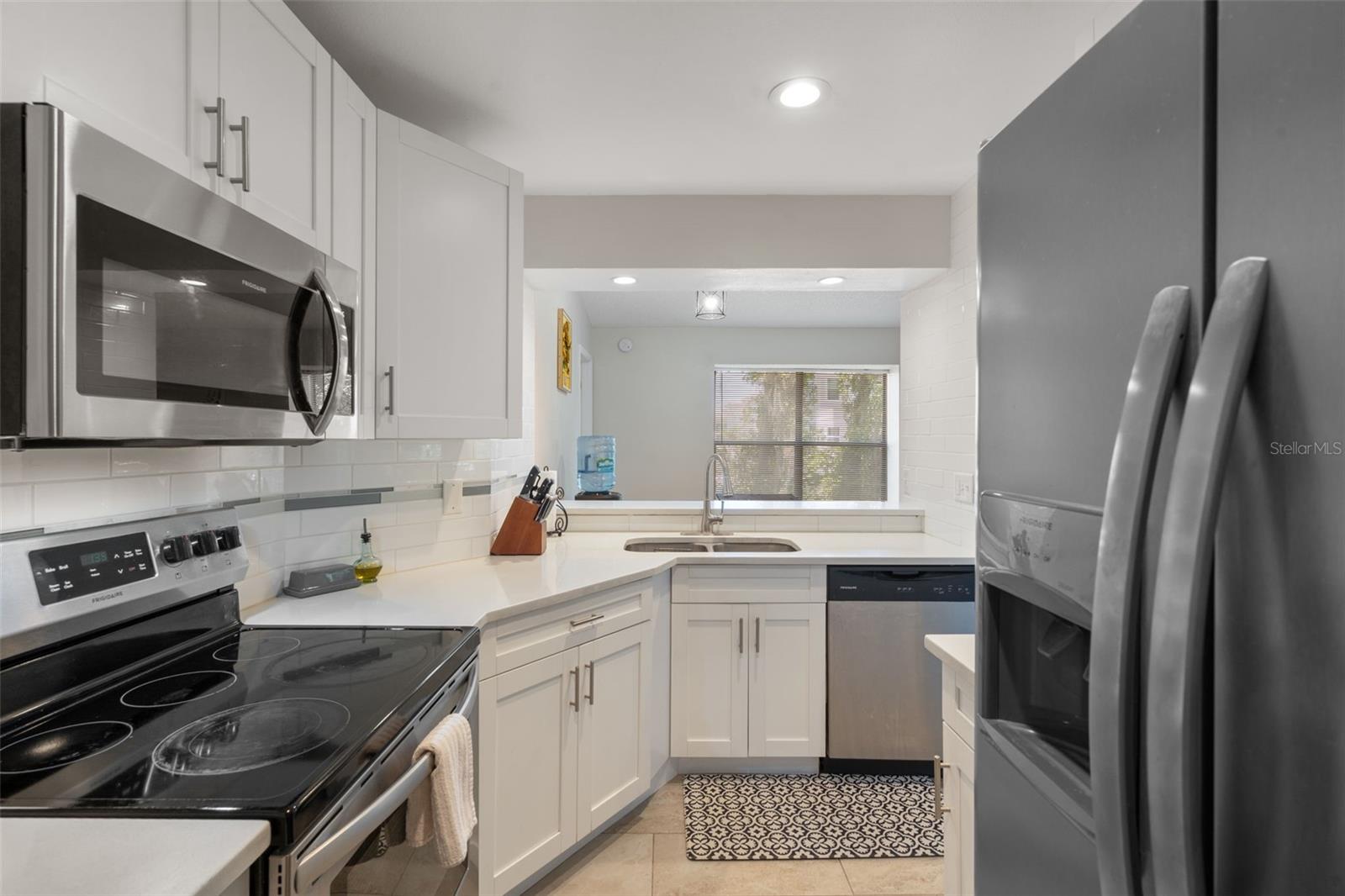 NORTH OAKS CONDO VII - Residential Lease