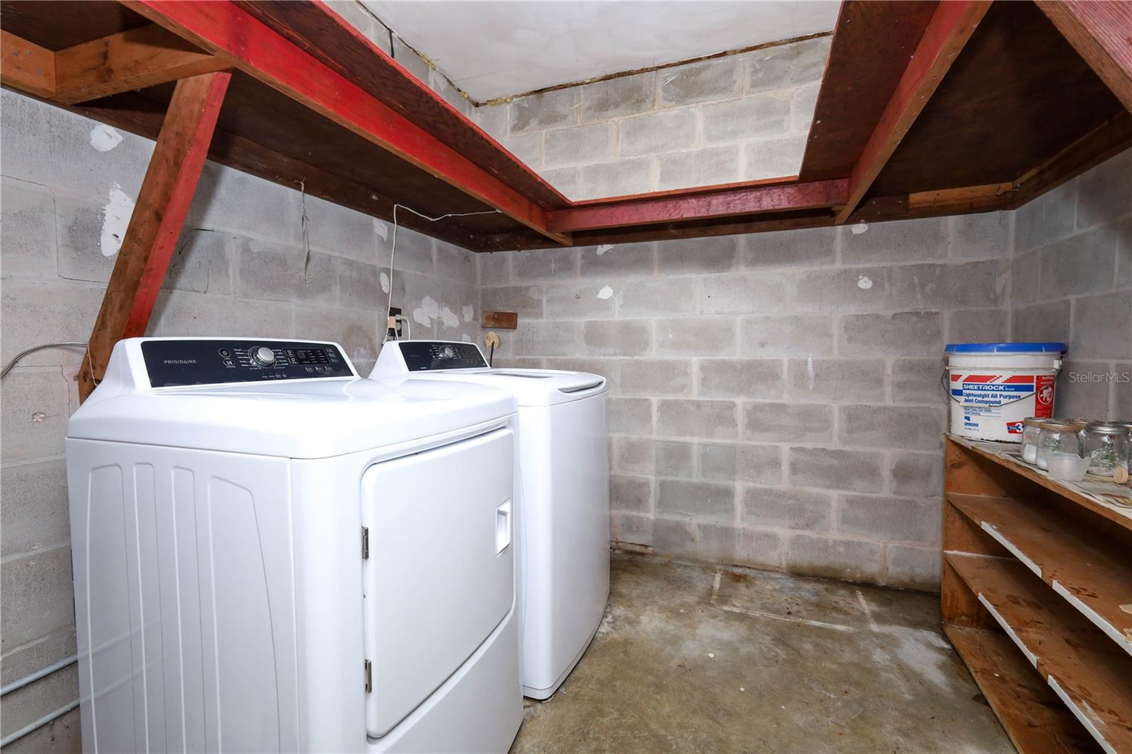 LAKE BRANTLEY HILLS - Residential