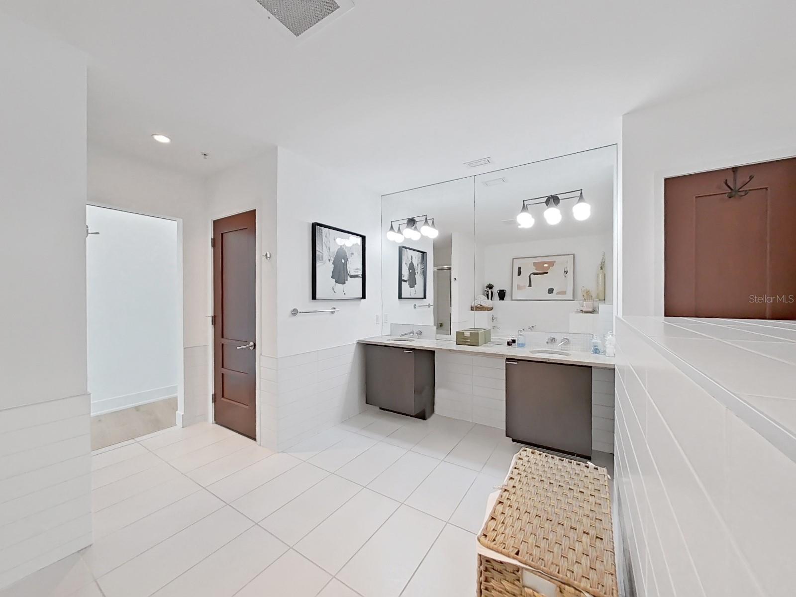 THE PLACE AT CHANNELSIDE A CON - Residential