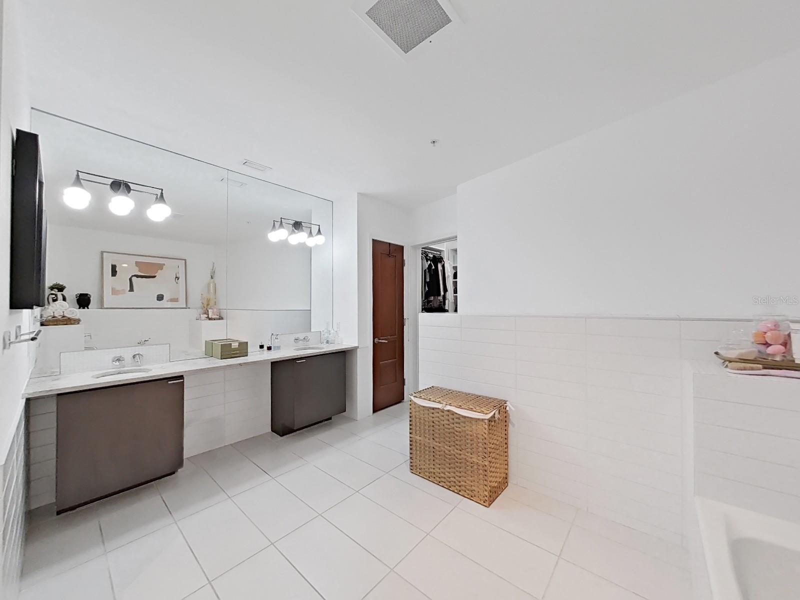 THE PLACE AT CHANNELSIDE A CON - Residential