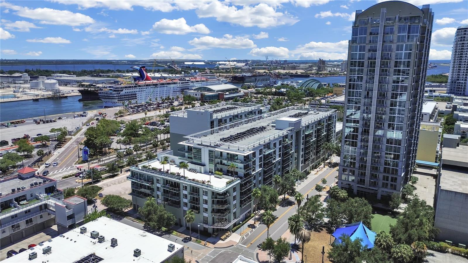 THE PLACE AT CHANNELSIDE A CON - Residential
