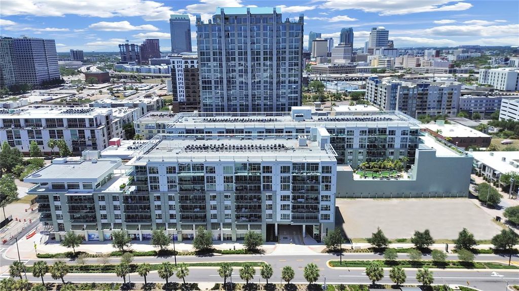 Photo of 912 Channelside Drive #2805, Tampa, FL 33602 (MLS # TB8504190)